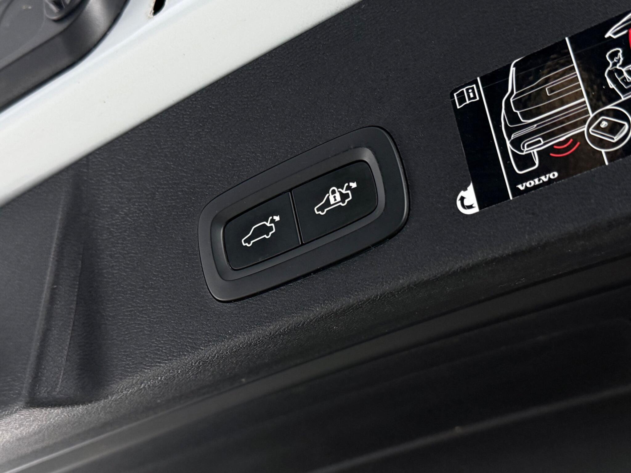 Volvo XC40 view 12