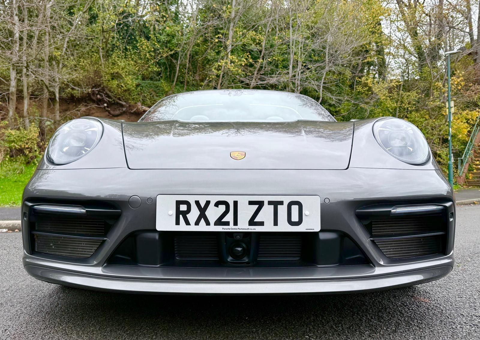 Porsche 911 view 7