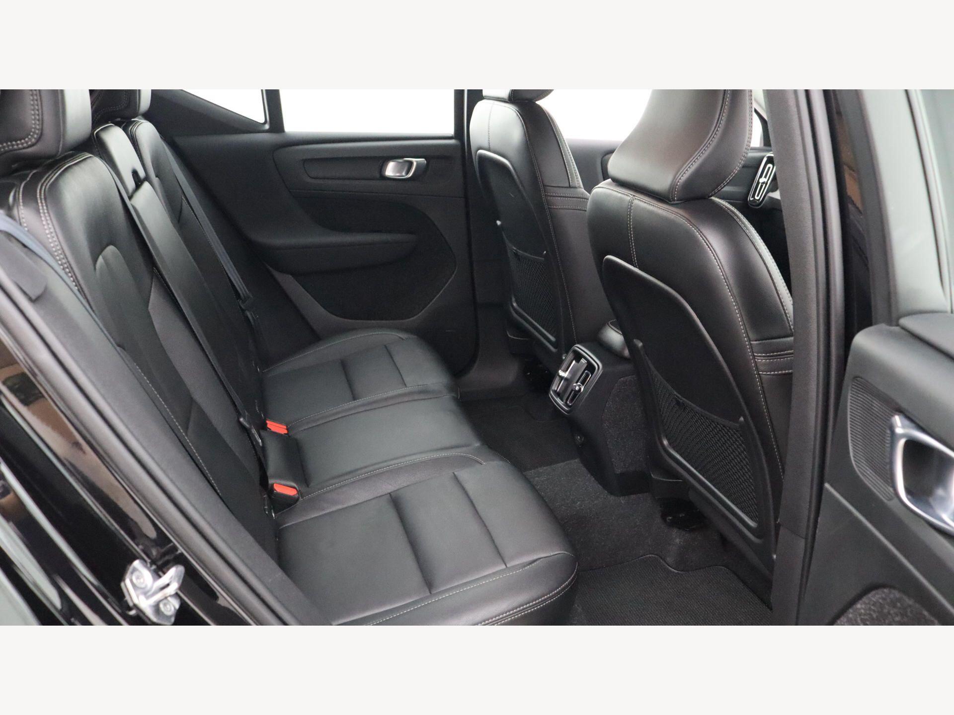 Volvo XC40 view 9