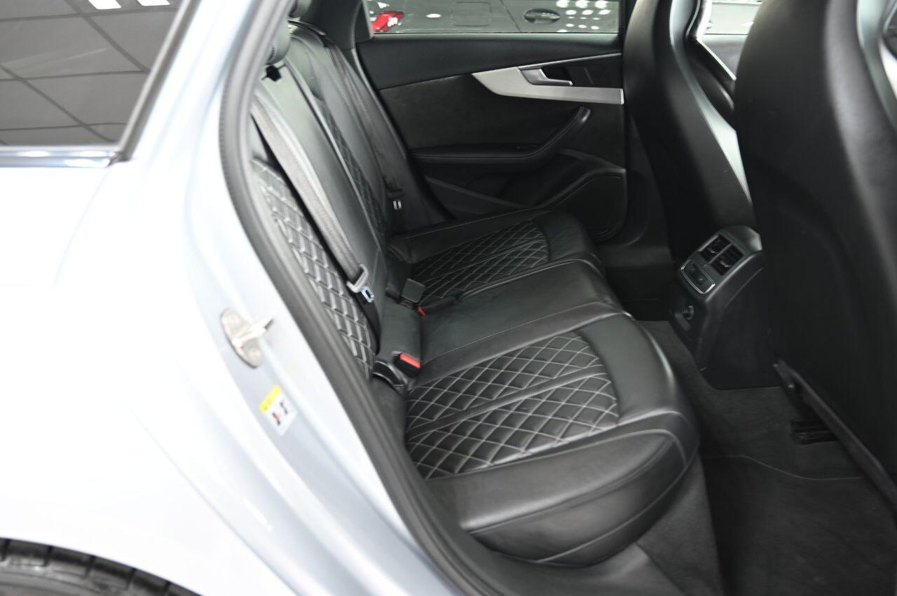 Audi S4 view 14