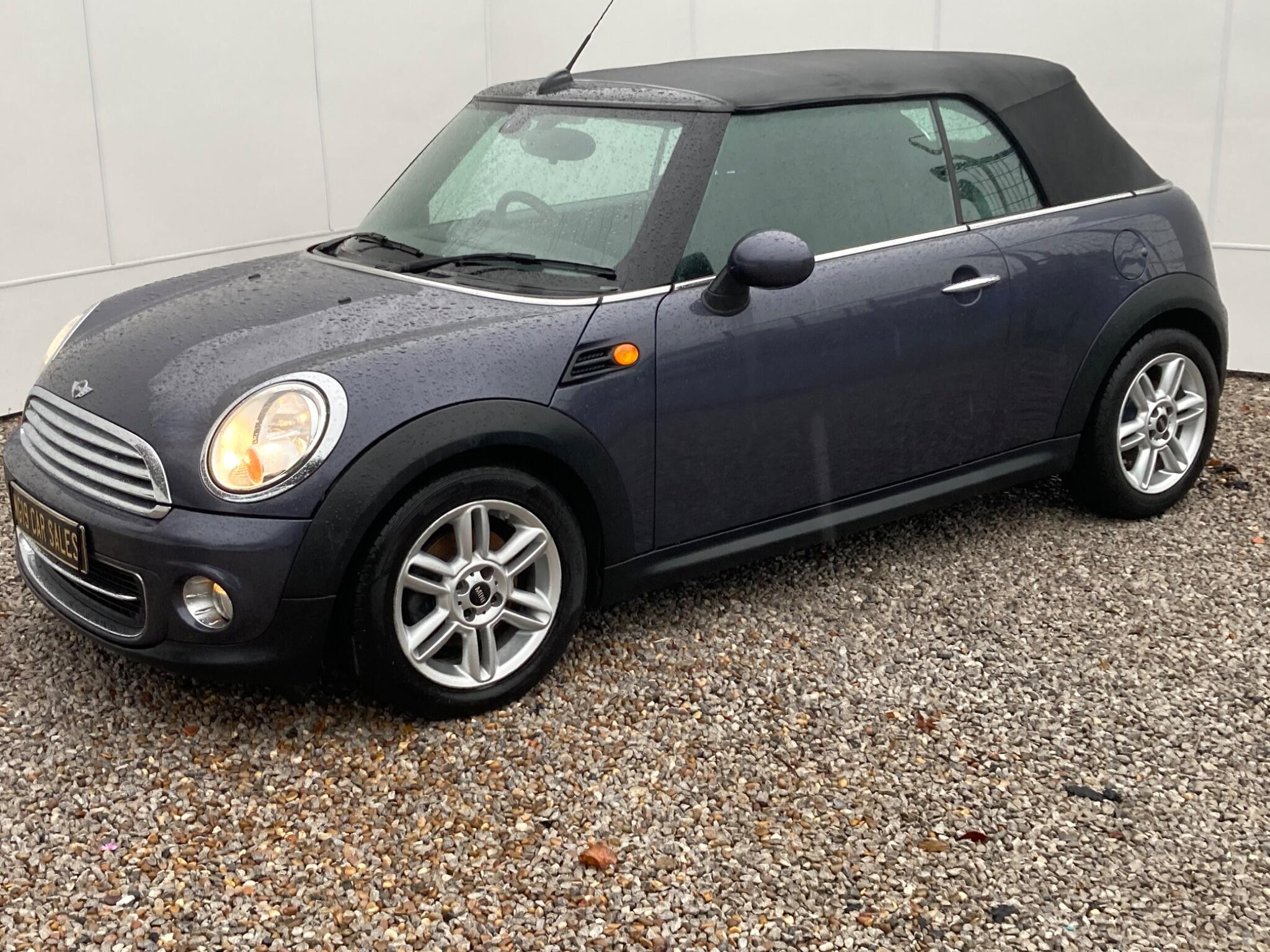 2013 MINI Convertible image 16