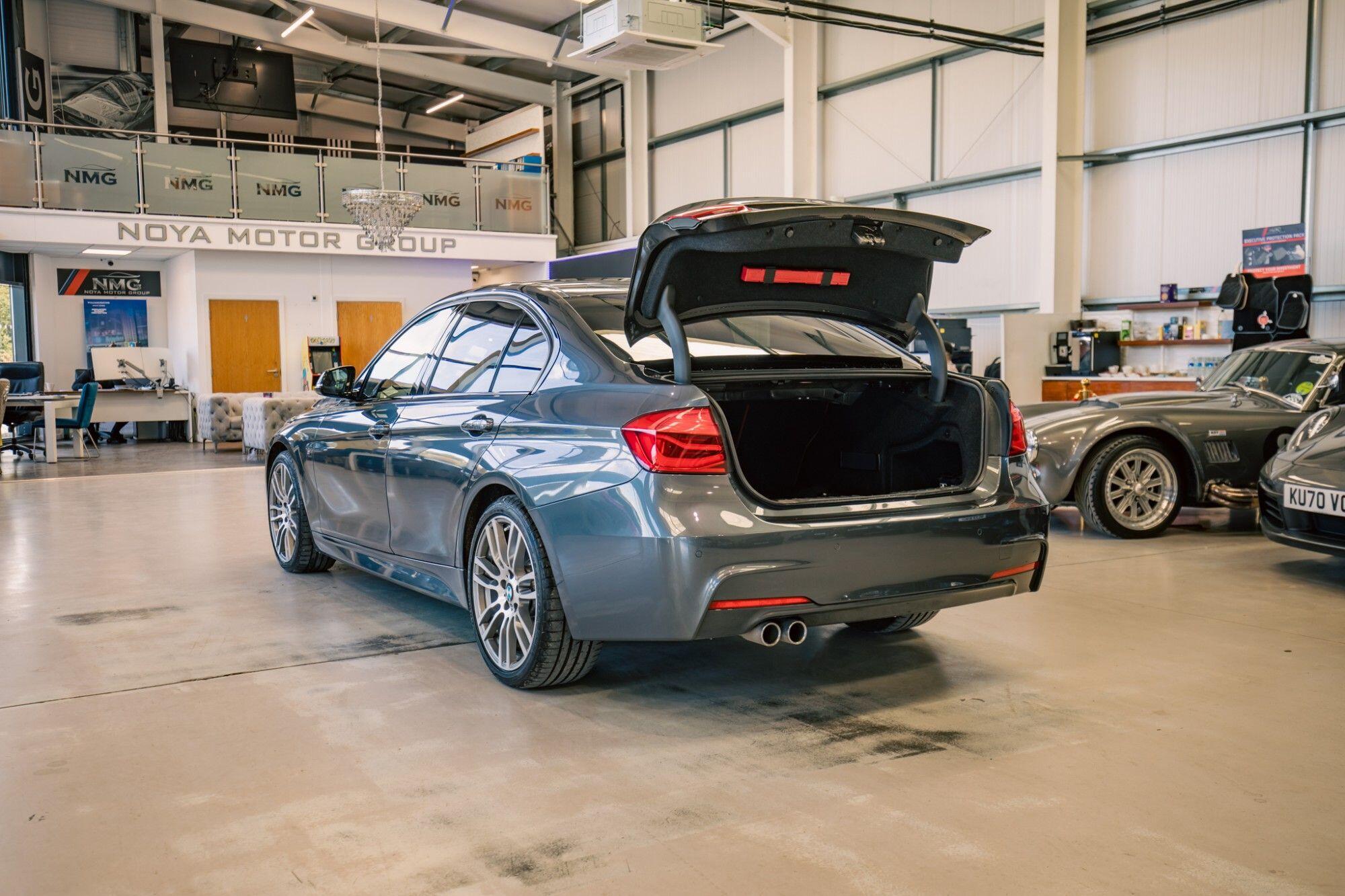 BMW 3 Series view 29
