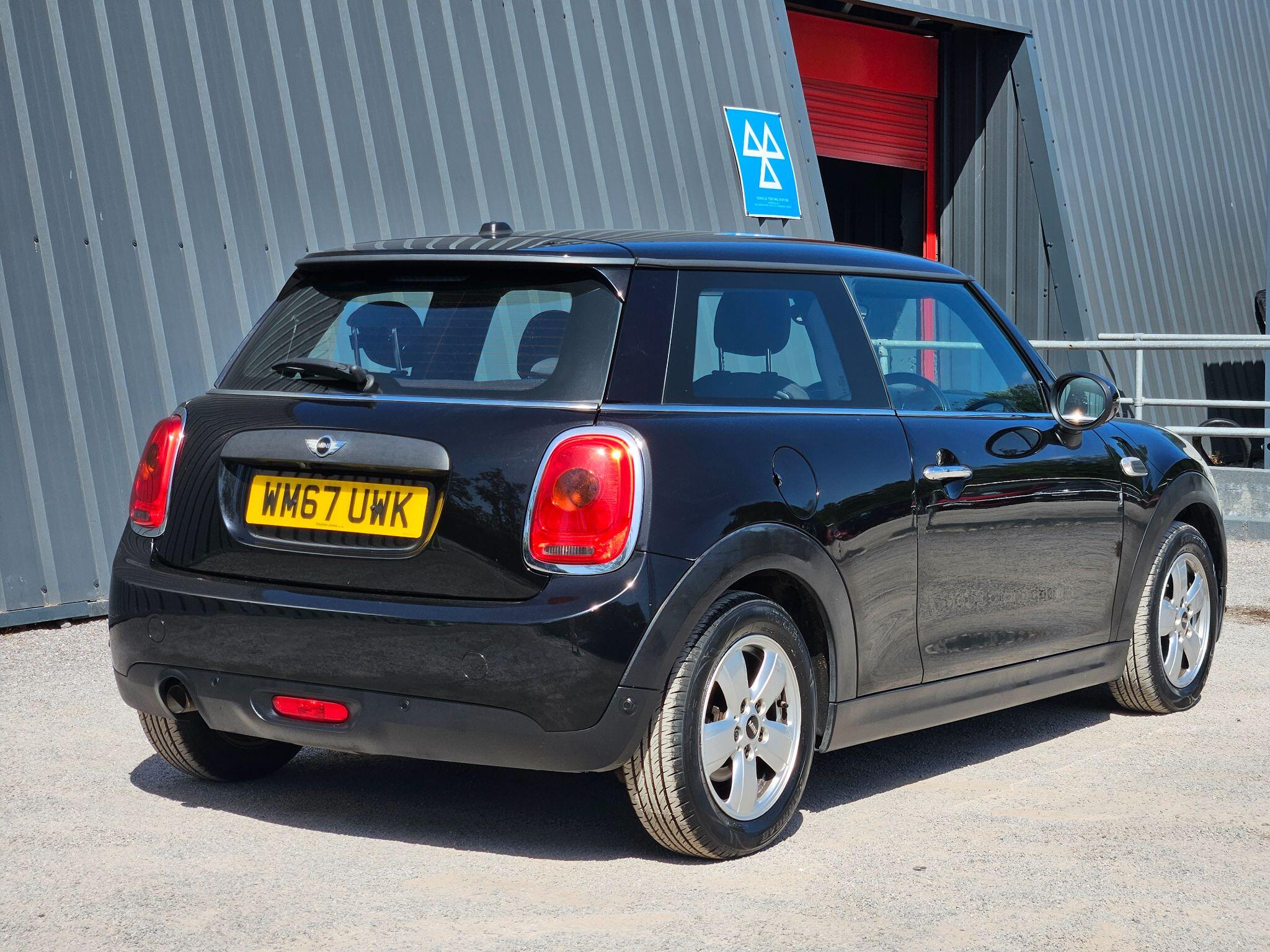 2018 MINI Hatch image 9