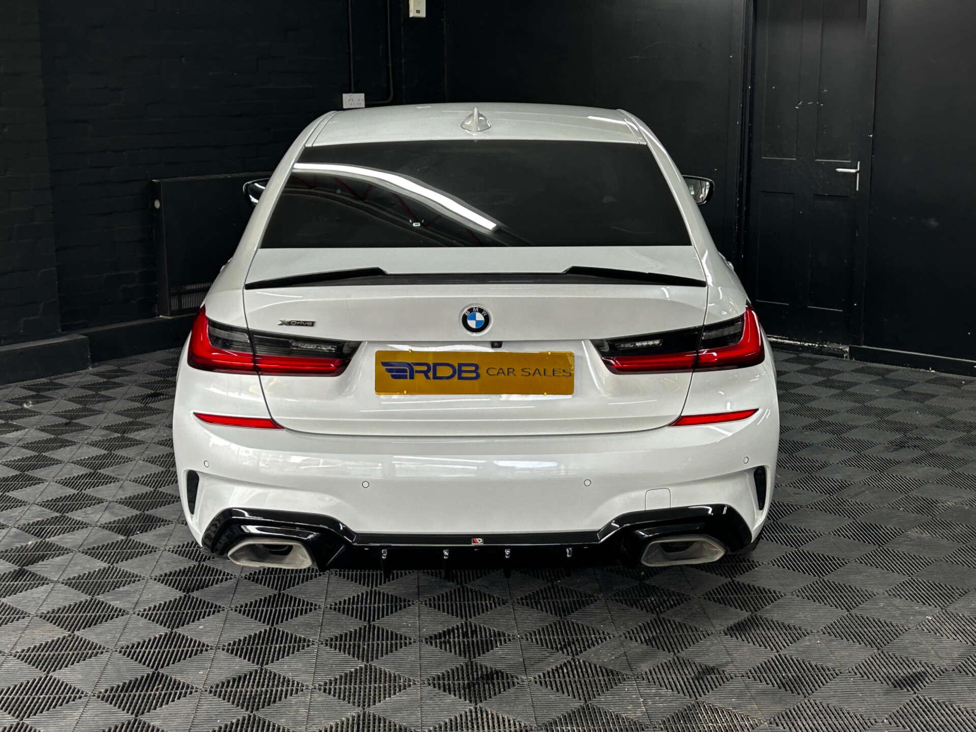 BMW 3 Series view 24