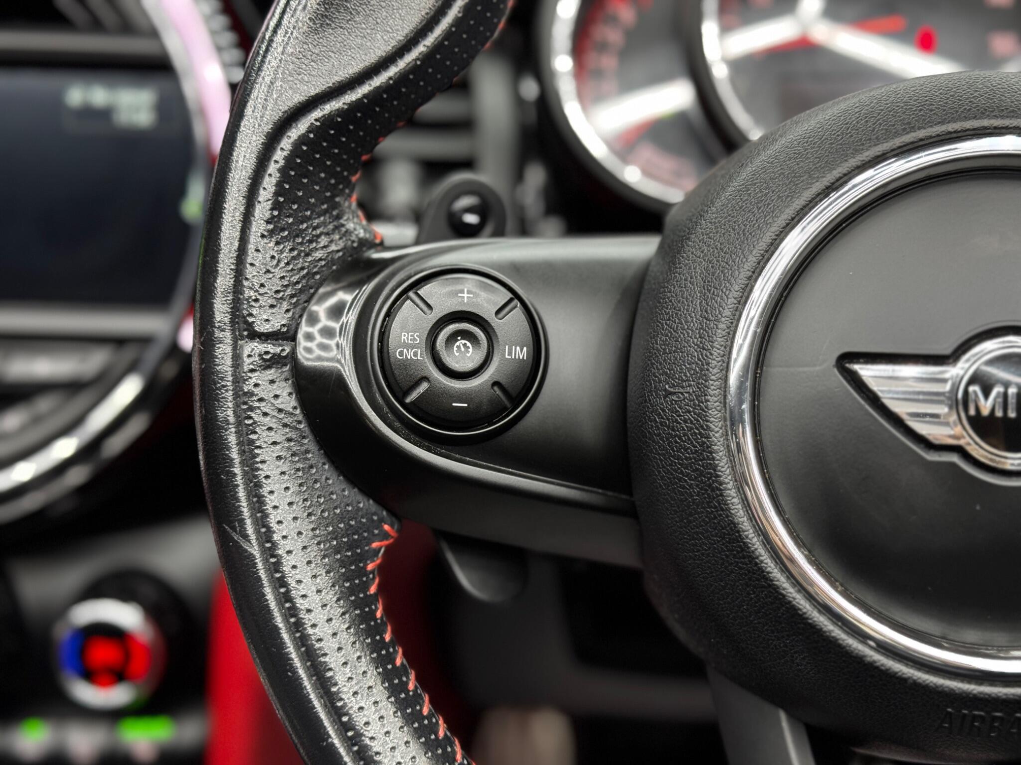 Mini Convertible view 18
