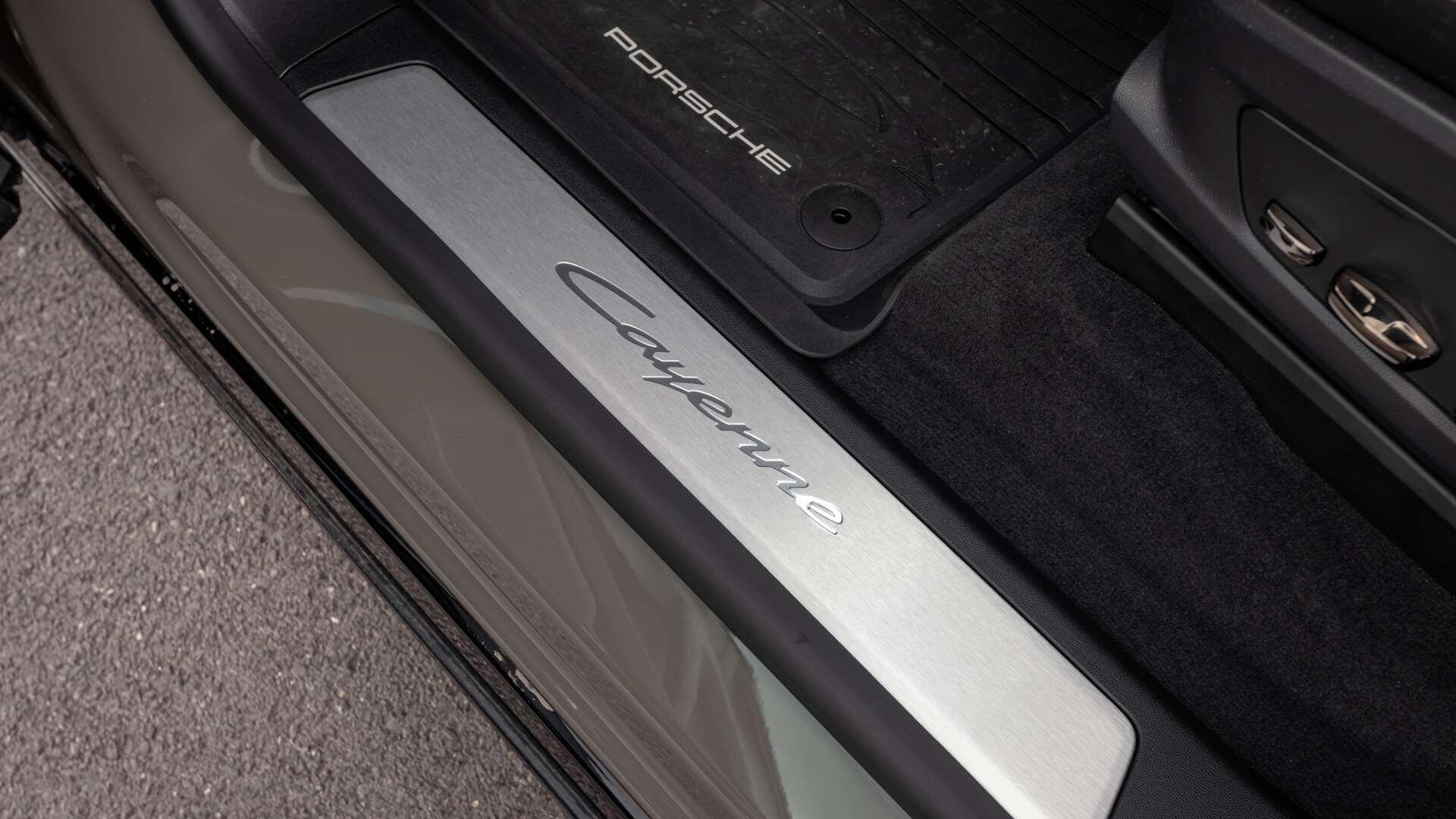 Porsche Cayenne view 37