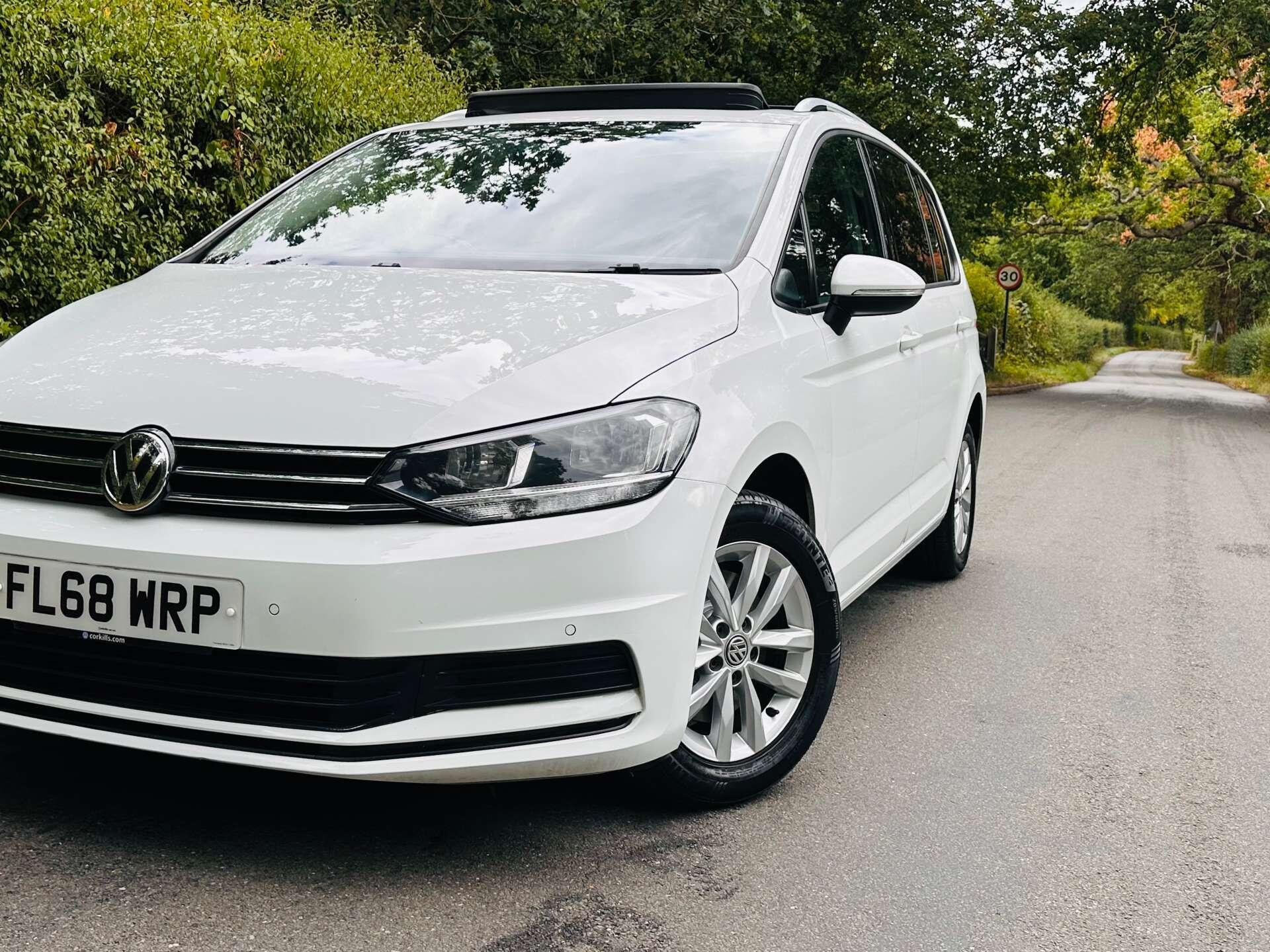 Volkswagen Touran view 4