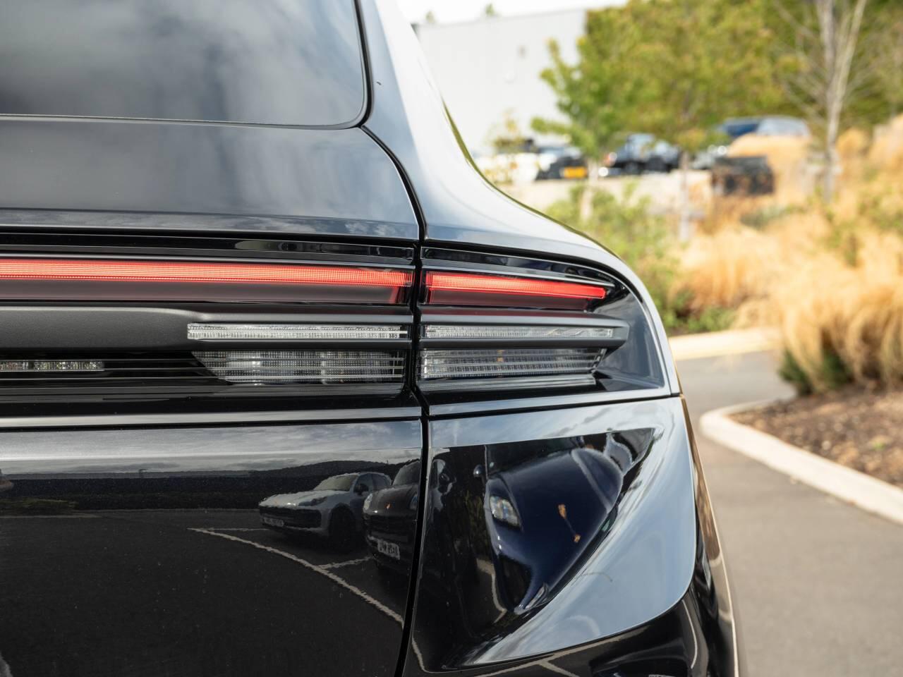 Porsche Macan view 10