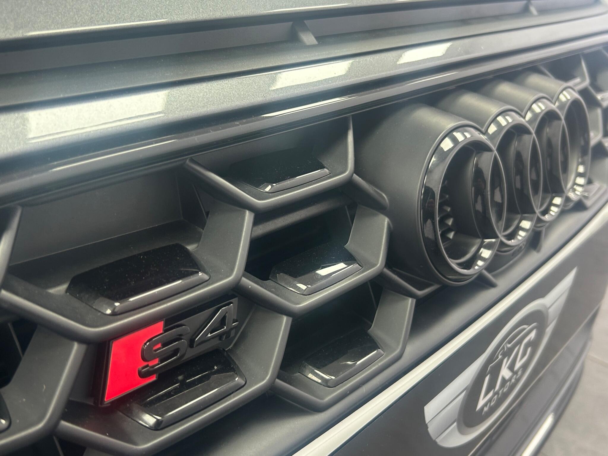 Audi S4 view 34