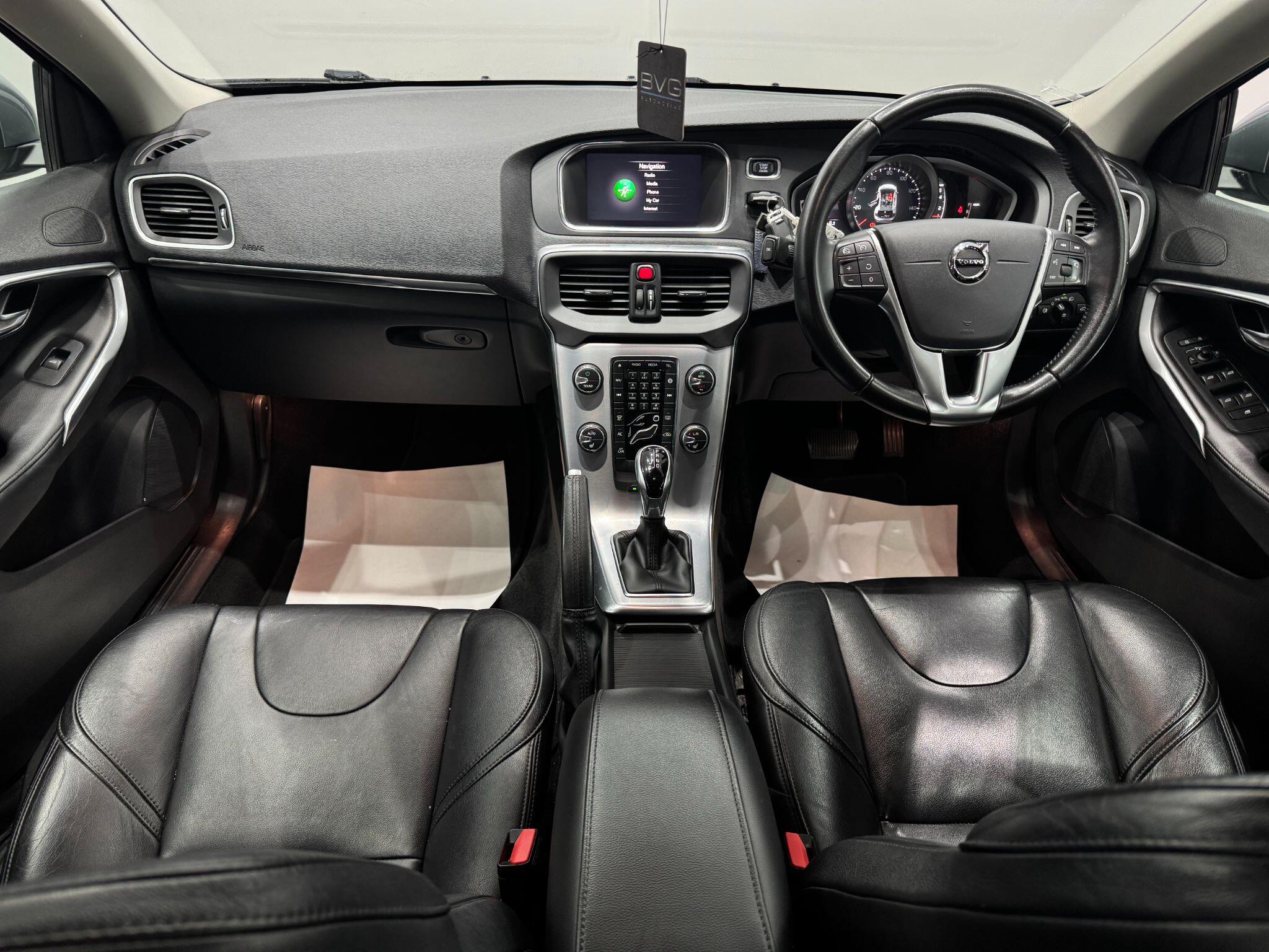 Volvo V40 view 17
