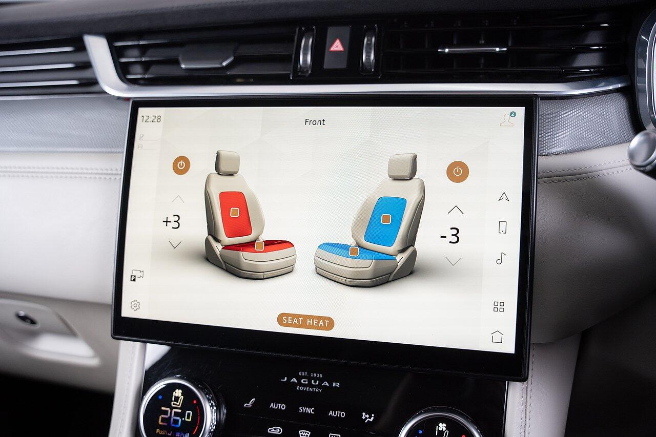 Jaguar F-Pace view 40