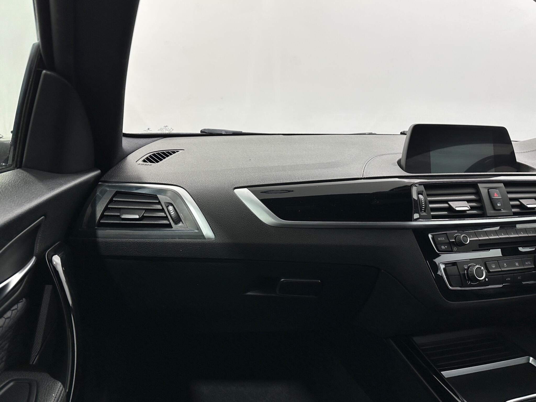 BMW 2 Series view 30