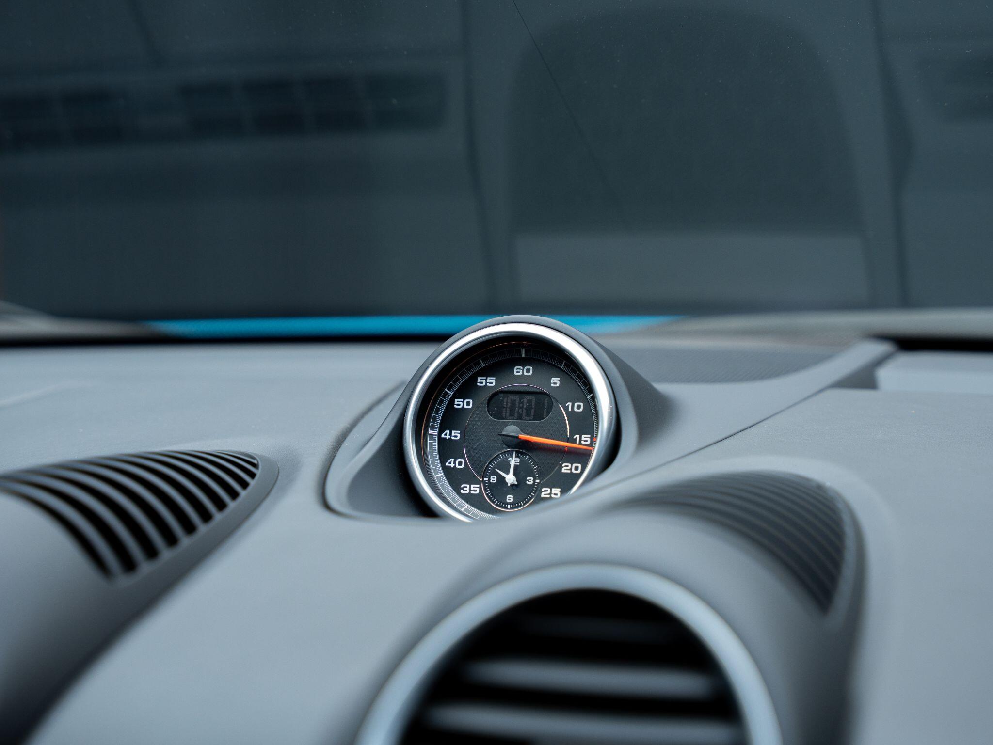Porsche Cayman view 8