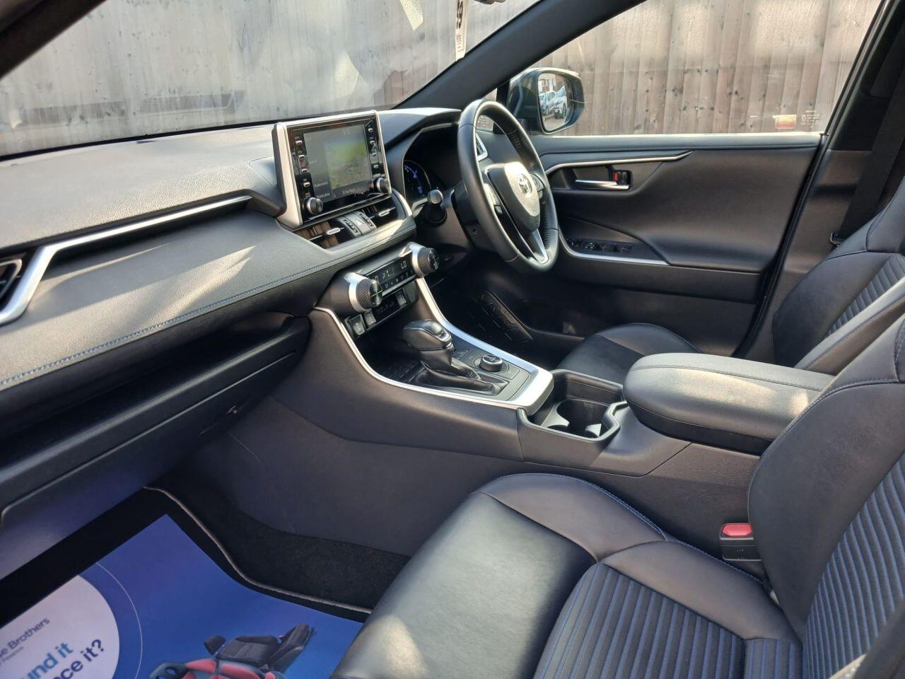 Toyota RAV4 view 18