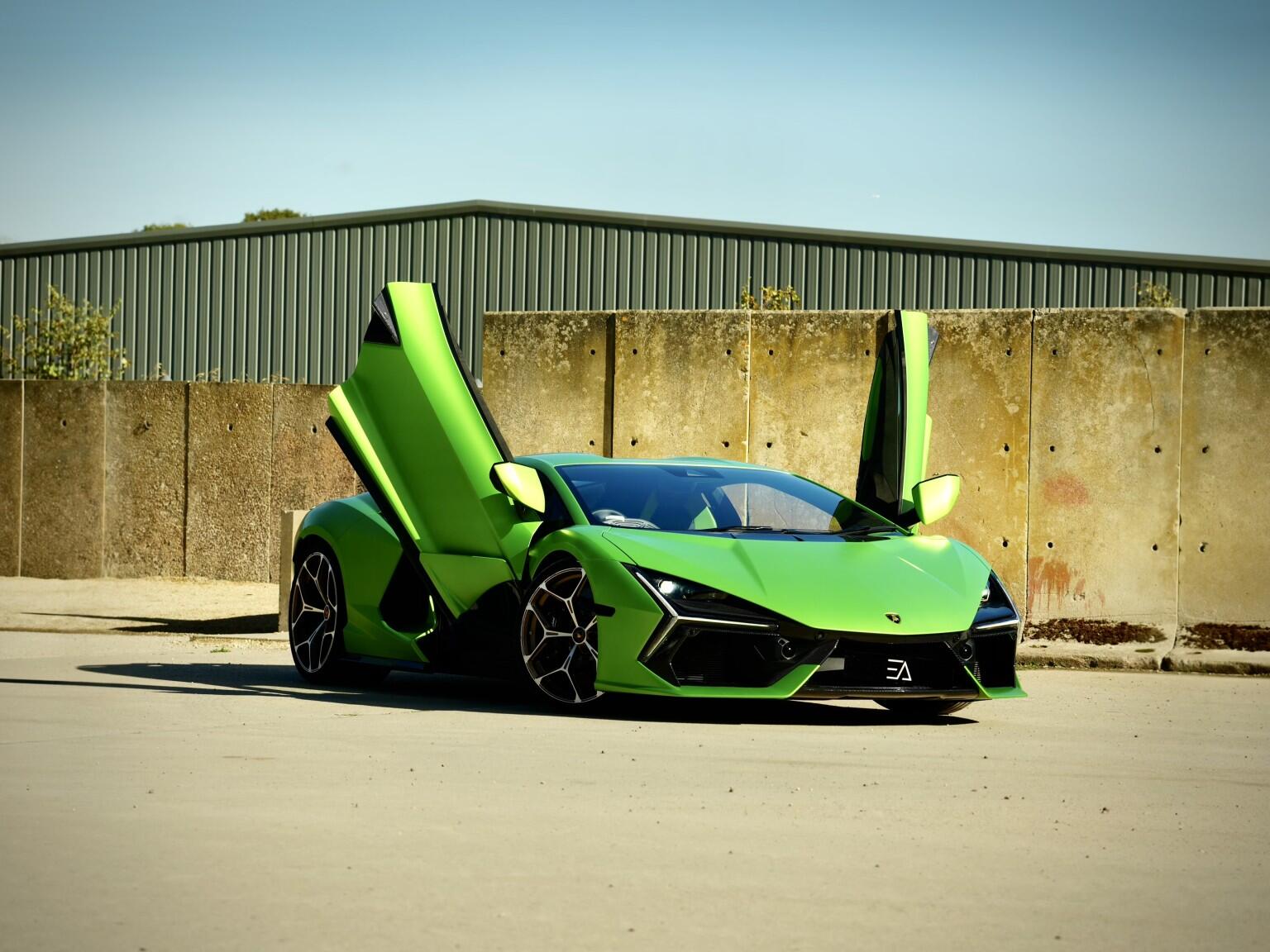 Lamborghini Revuelto