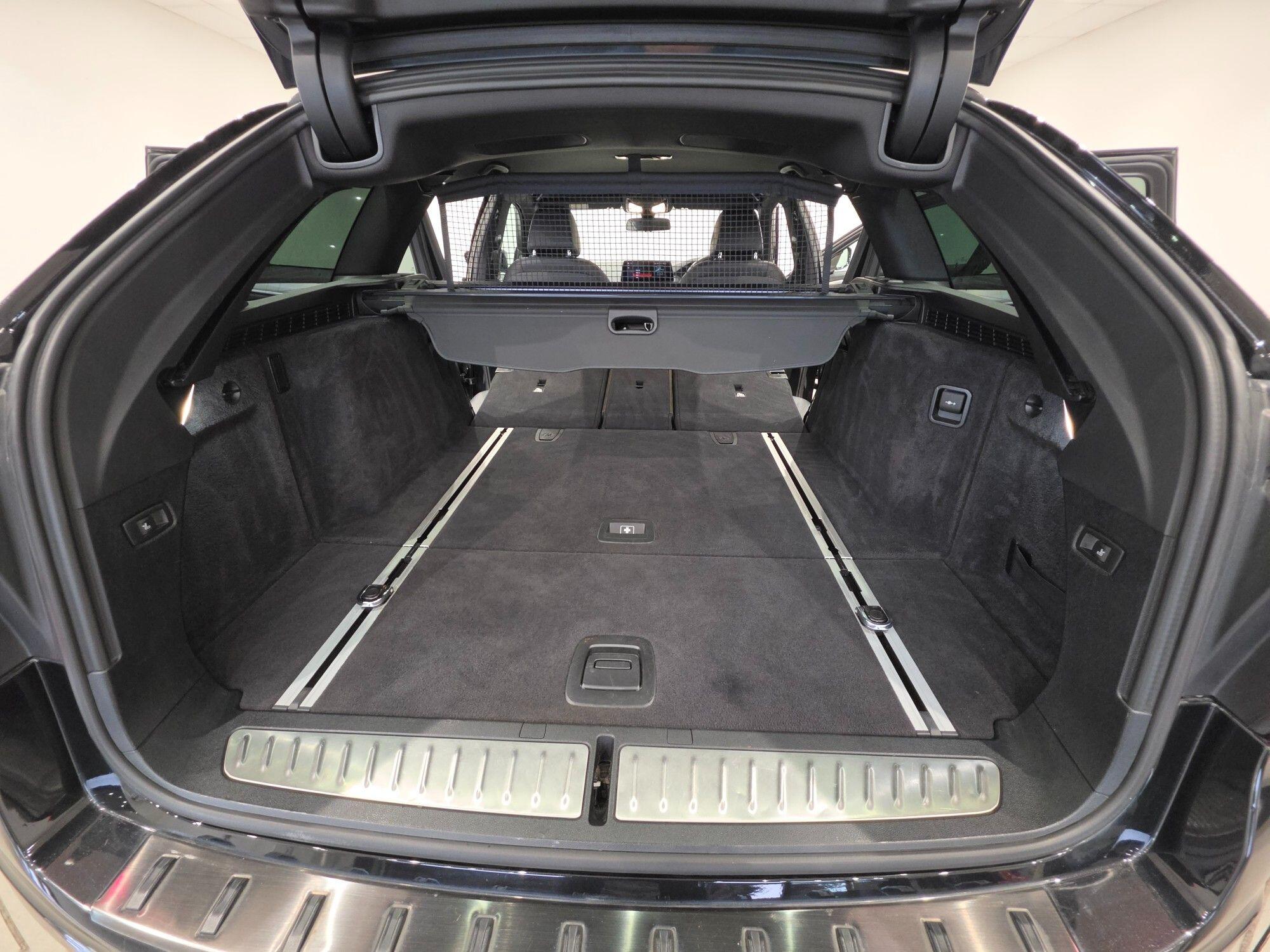 BMW 5 Series view 47