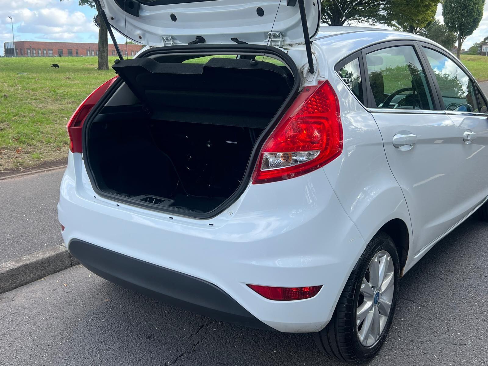 Ford Fiesta view 12