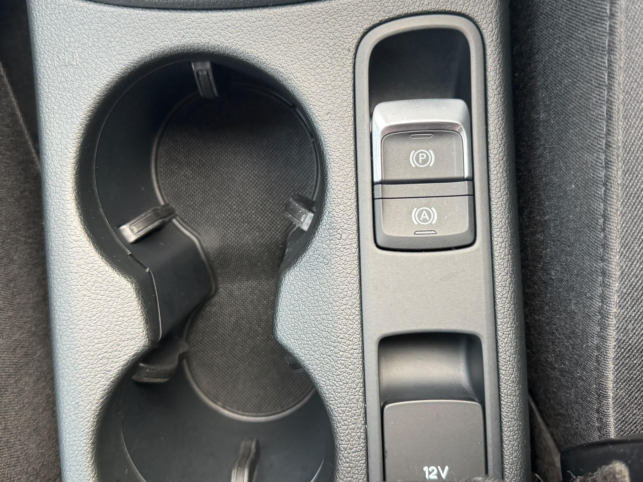 Audi Q3 view 24