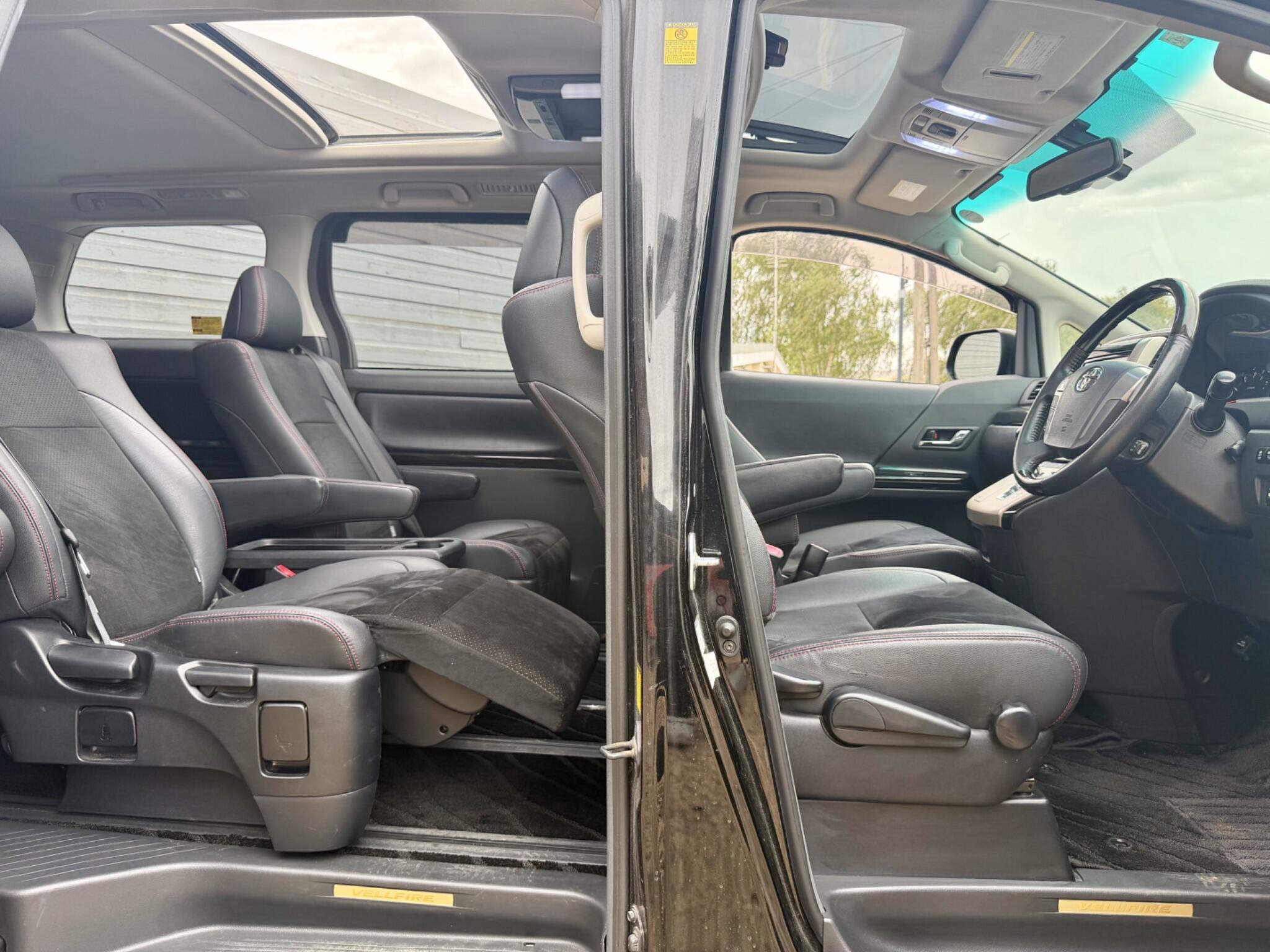 Toyota Vellfire view 6