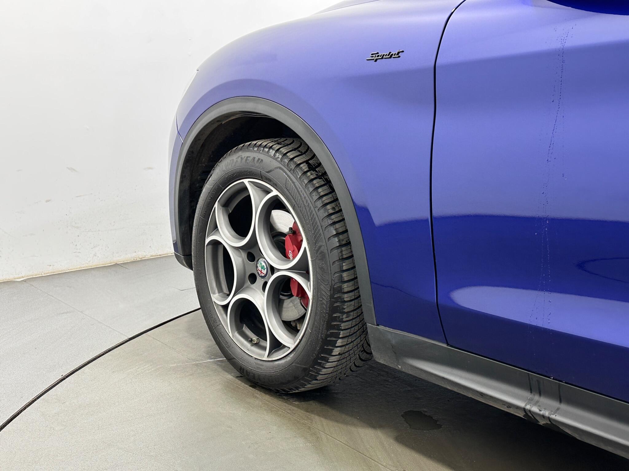 Alfa Romeo Stelvio view 50