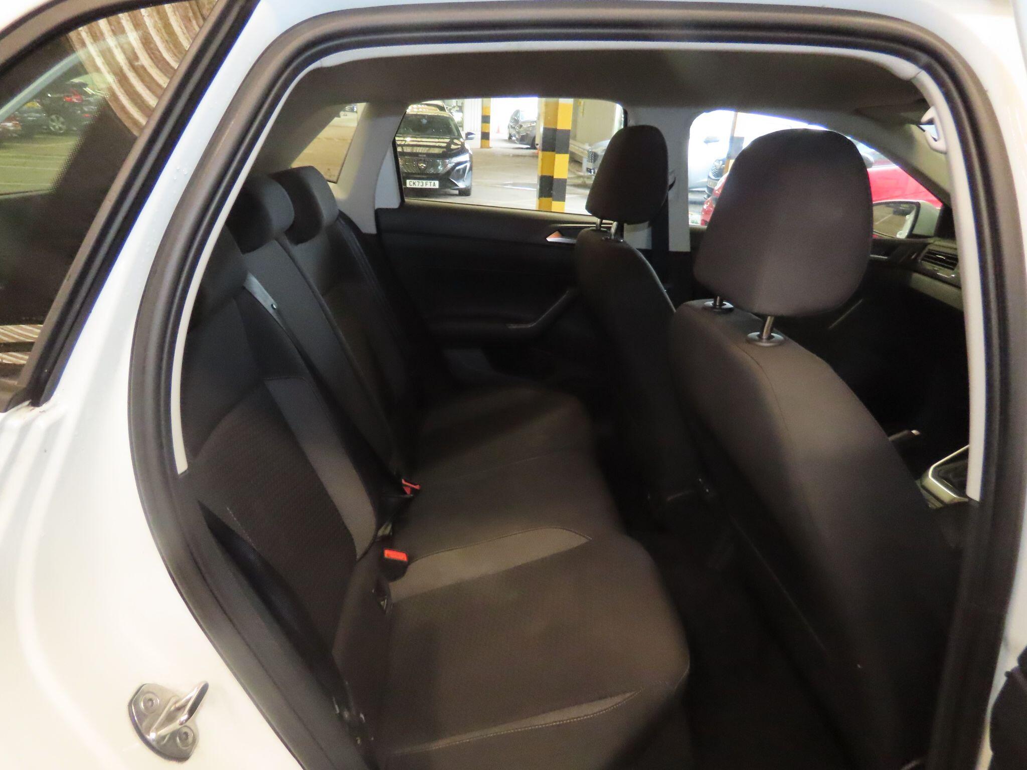 Volkswagen Polo view 8