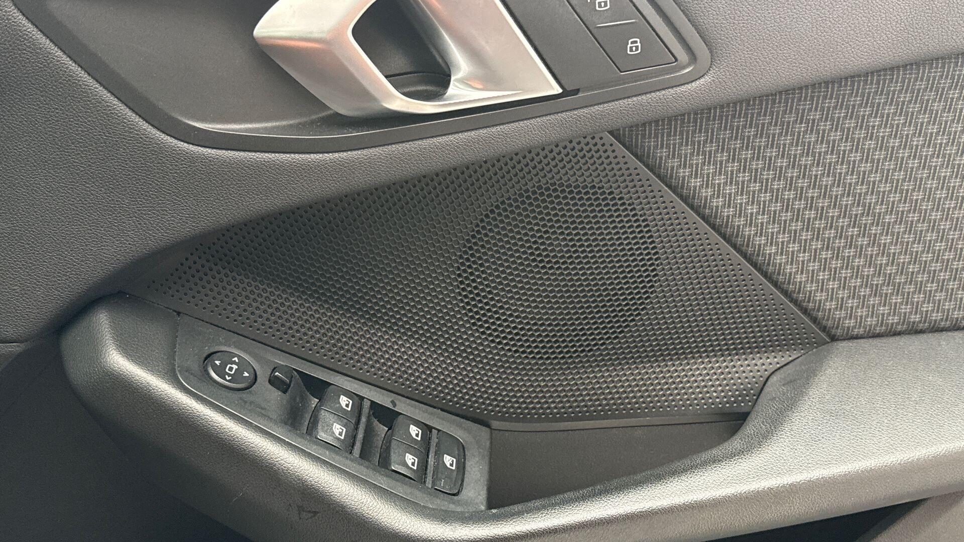 BMW 1 Series view 21