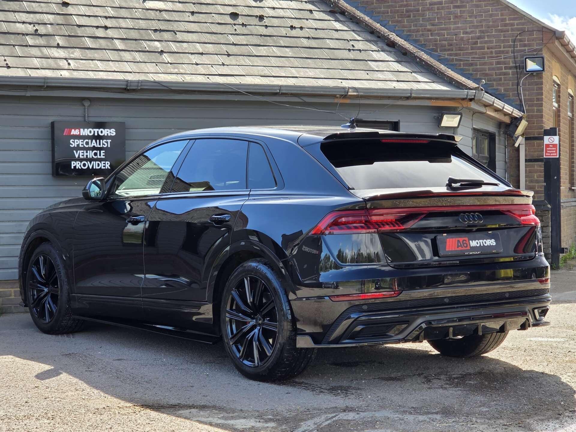 Audi Q8 view 15