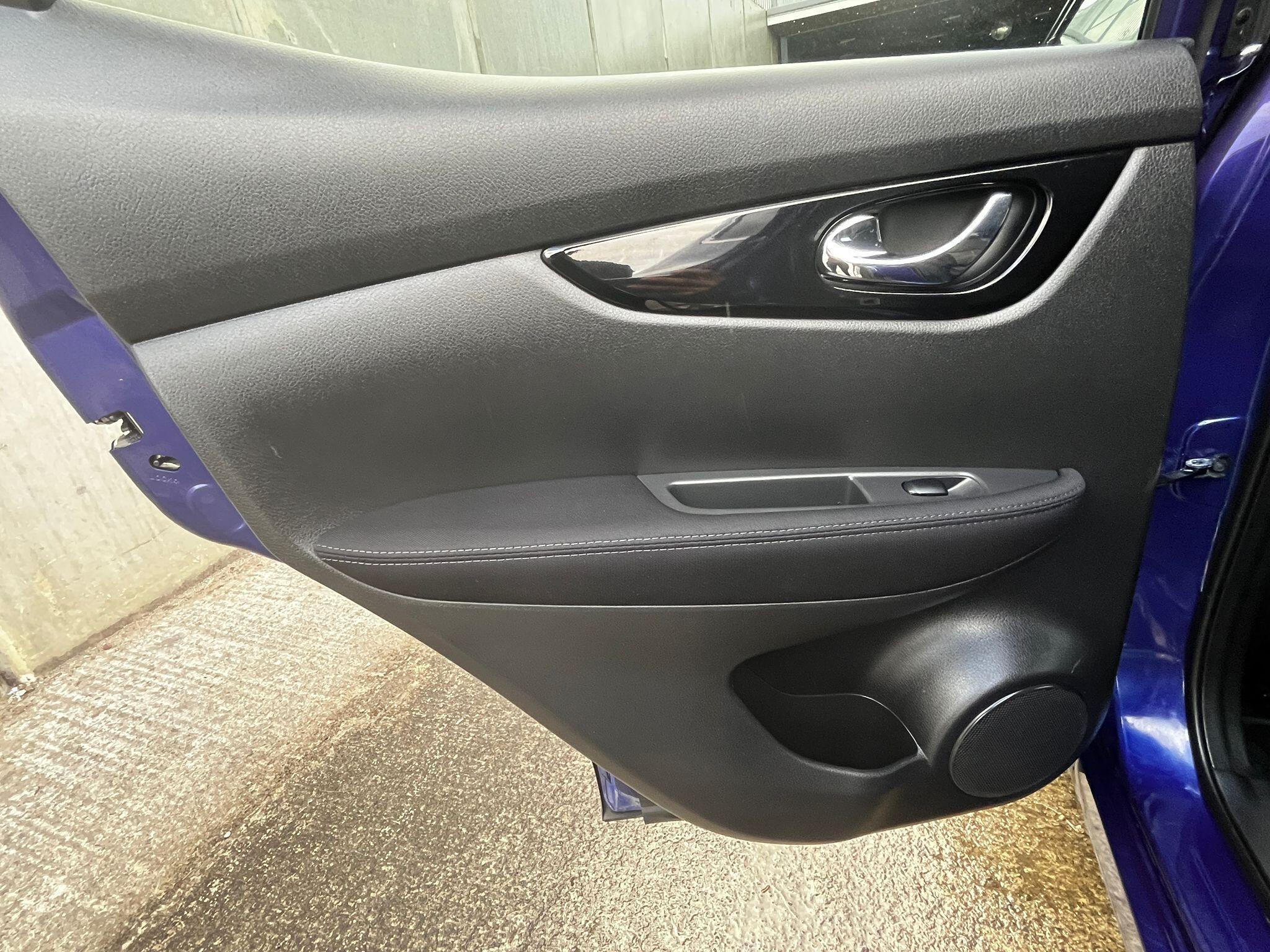 2015 Nissan Qashqai 1.5 dCi Acenta Premium 2WD Euro 5 (s/s) 5dr • 108,000 miles image 32
