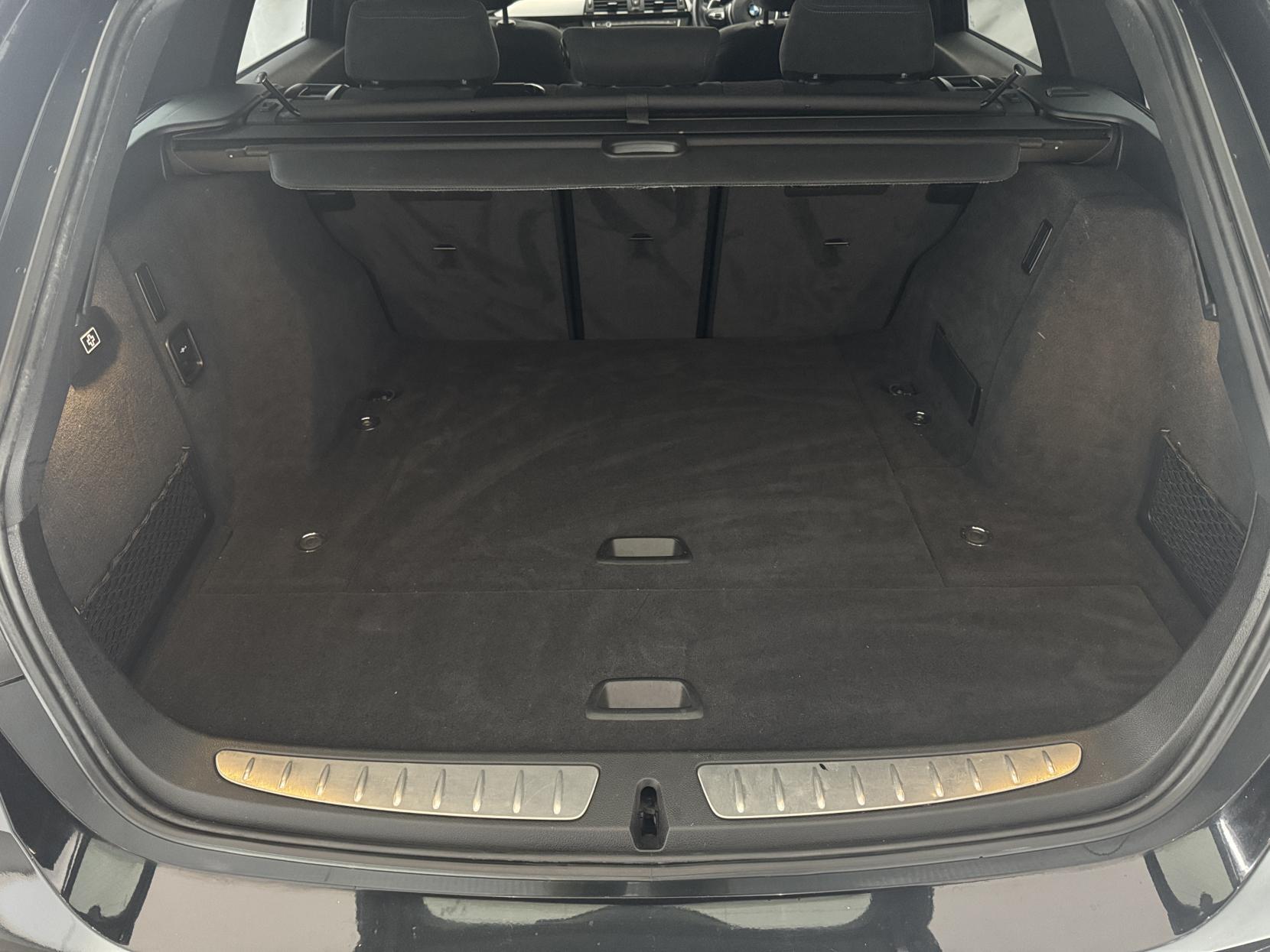 BMW 3 Series view 79