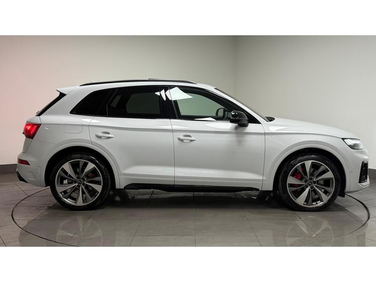 Audi SQ5 view 9