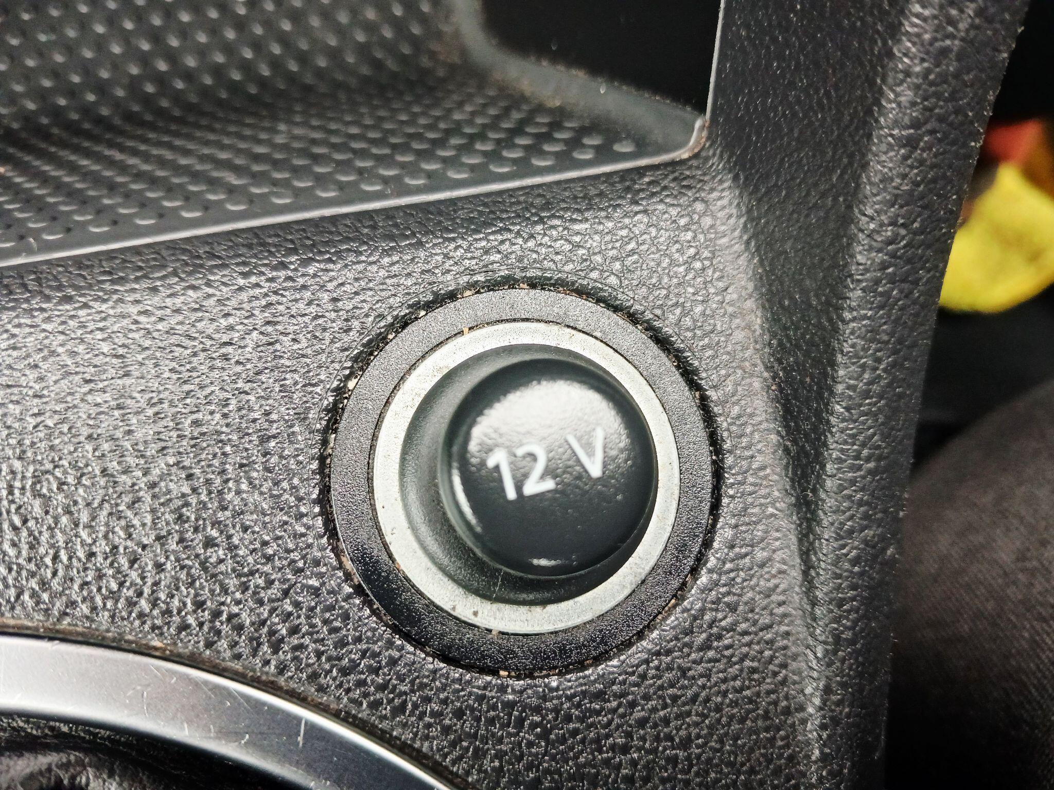 2015 Volkswagen Beetle image 31