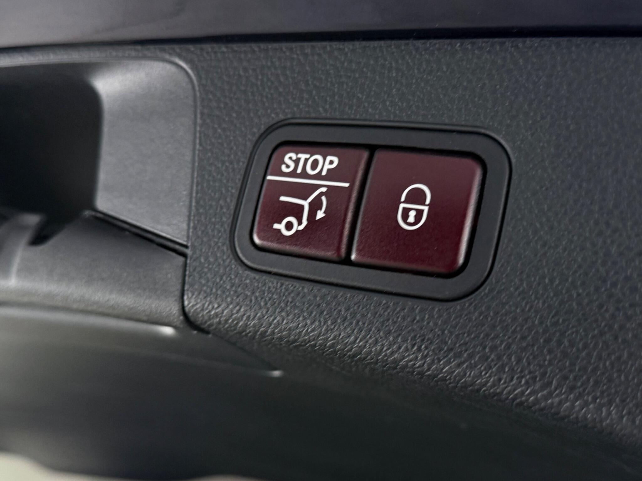 Mercedes-Benz C-Class view 10