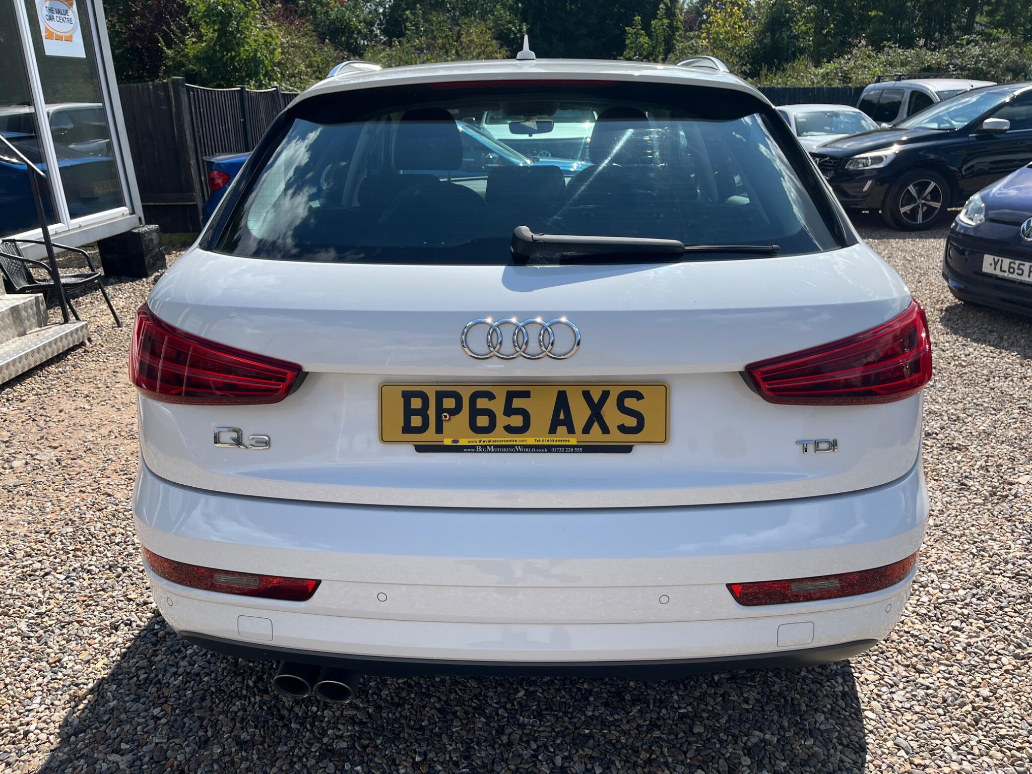 Audi Q3 view 5