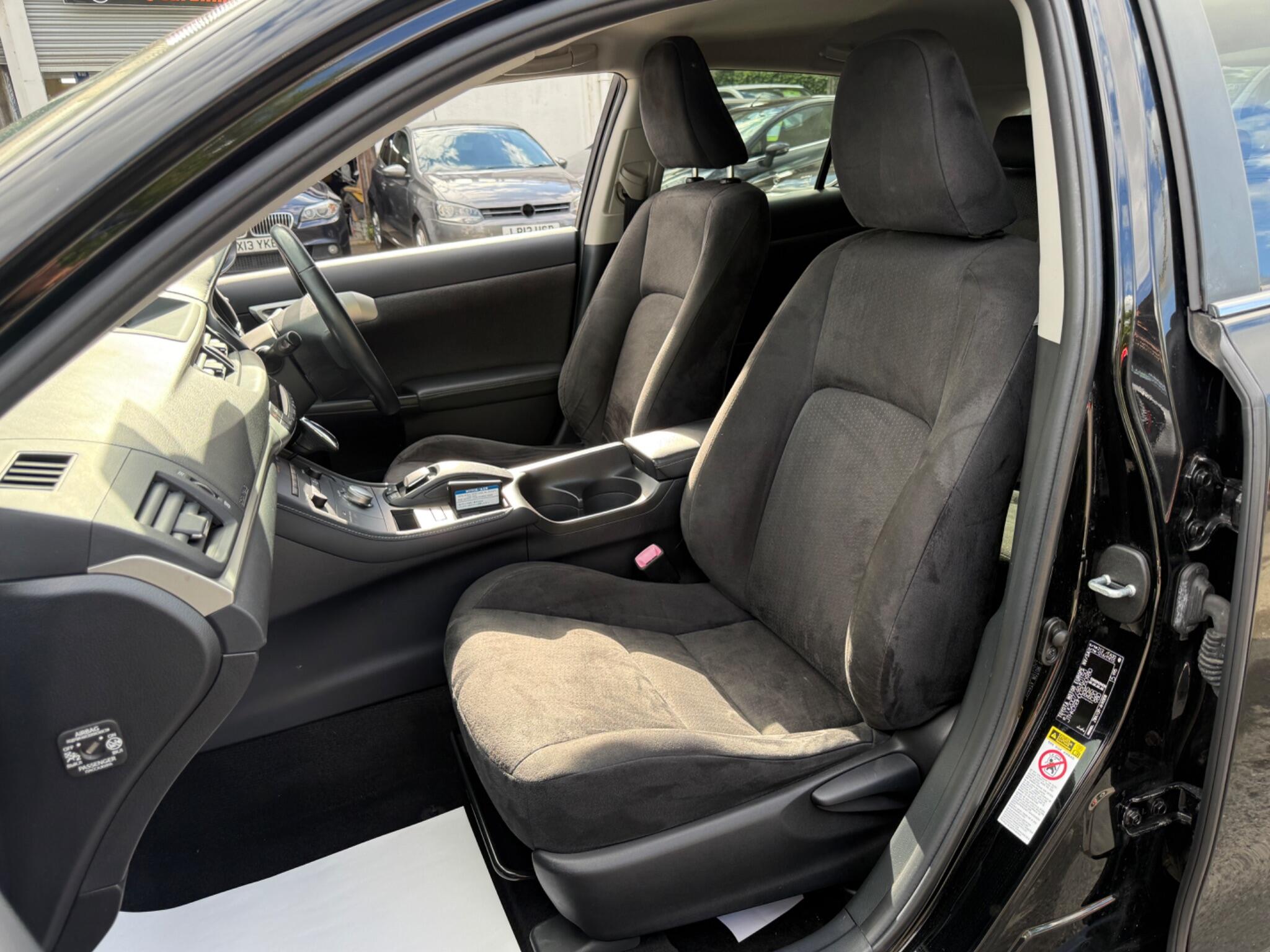 Lexus CT - Image 47
