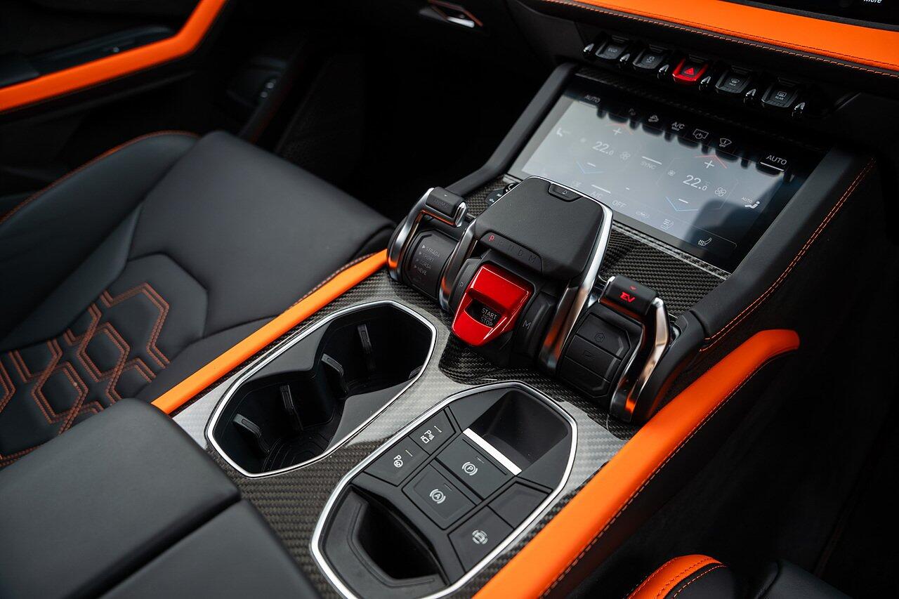 Lamborghini Urus view 52
