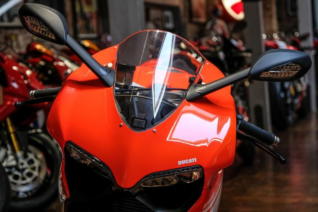 Ducati 1199 Superleggera view 13