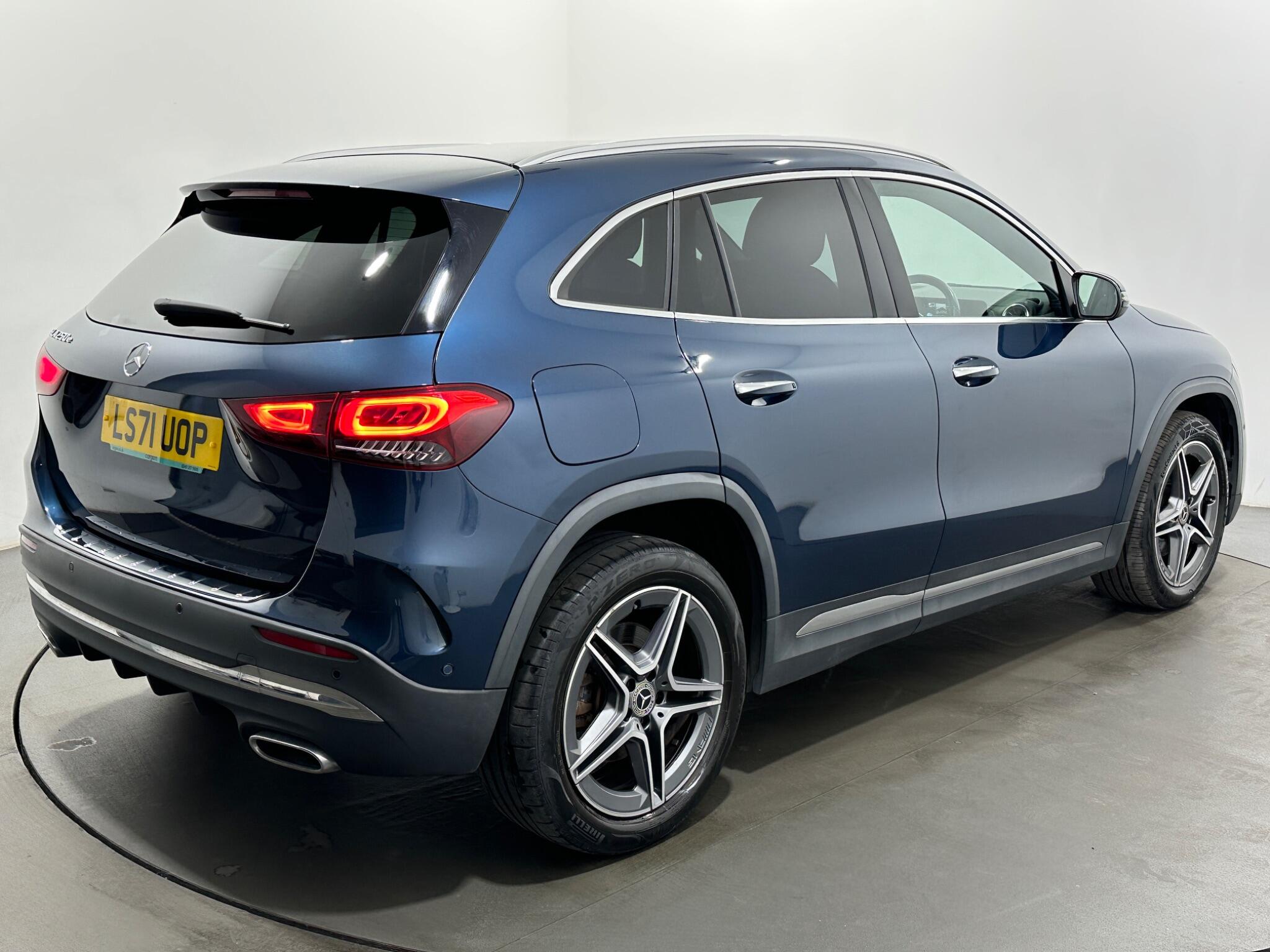 Mercedes-Benz Gla view 54