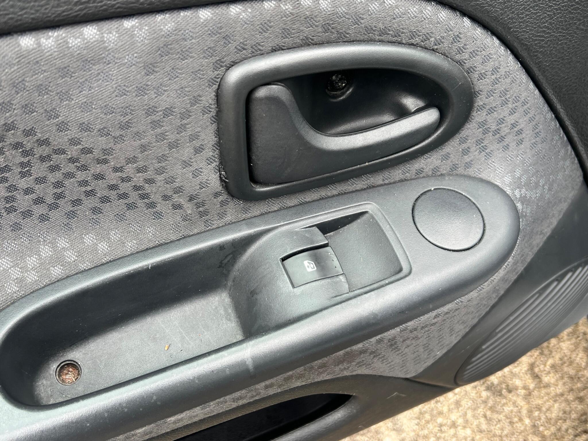 Renault Clio view 27
