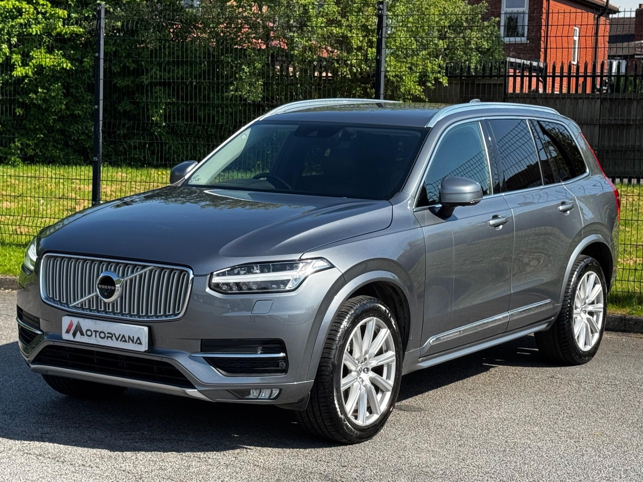 Volvo XC90 view 3