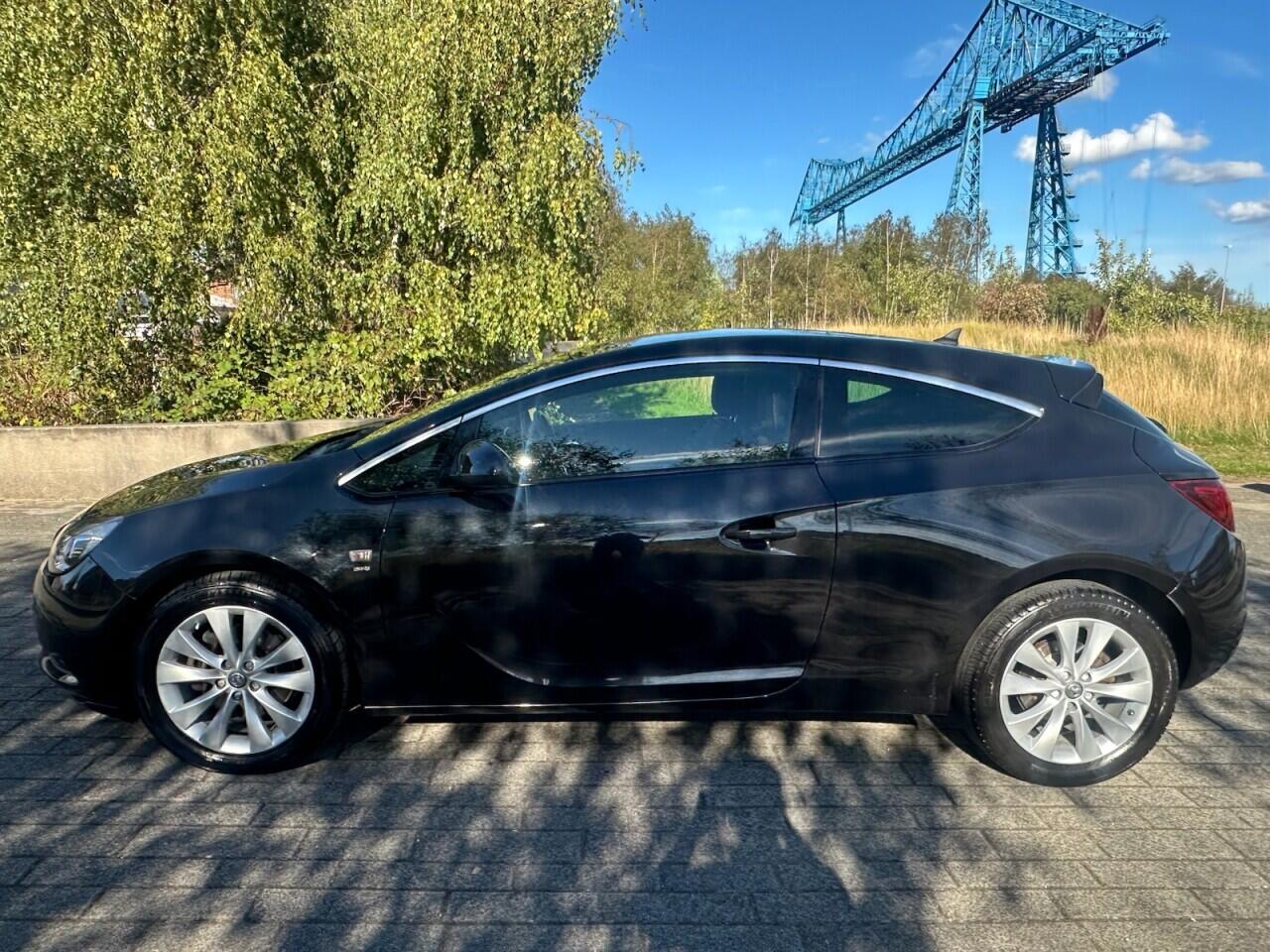 Vauxhall Astra GTC view 11