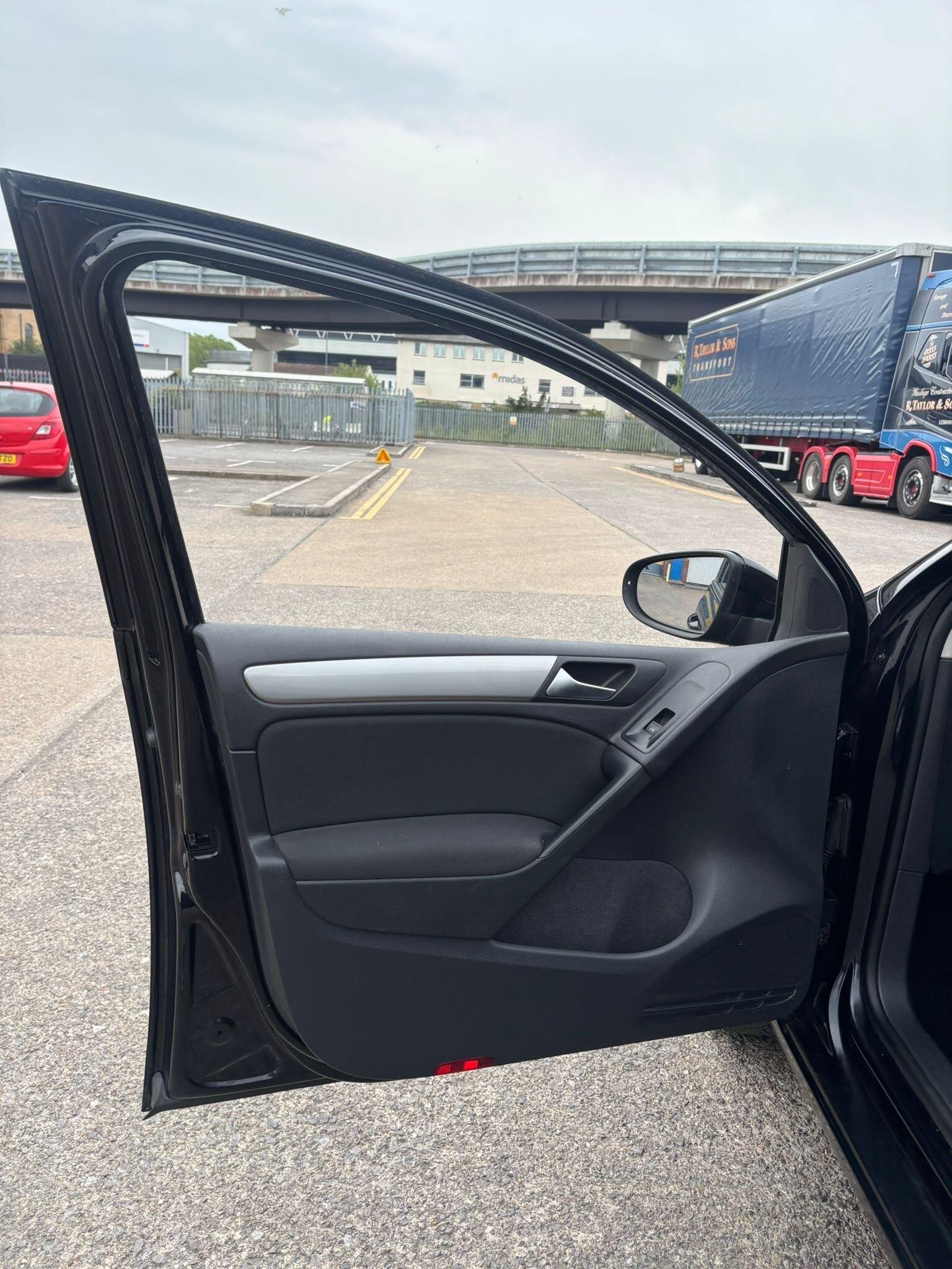 Volkswagen Golf view 39