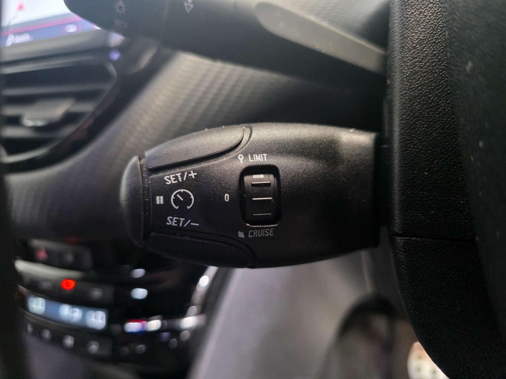 Peugeot 208 view 22