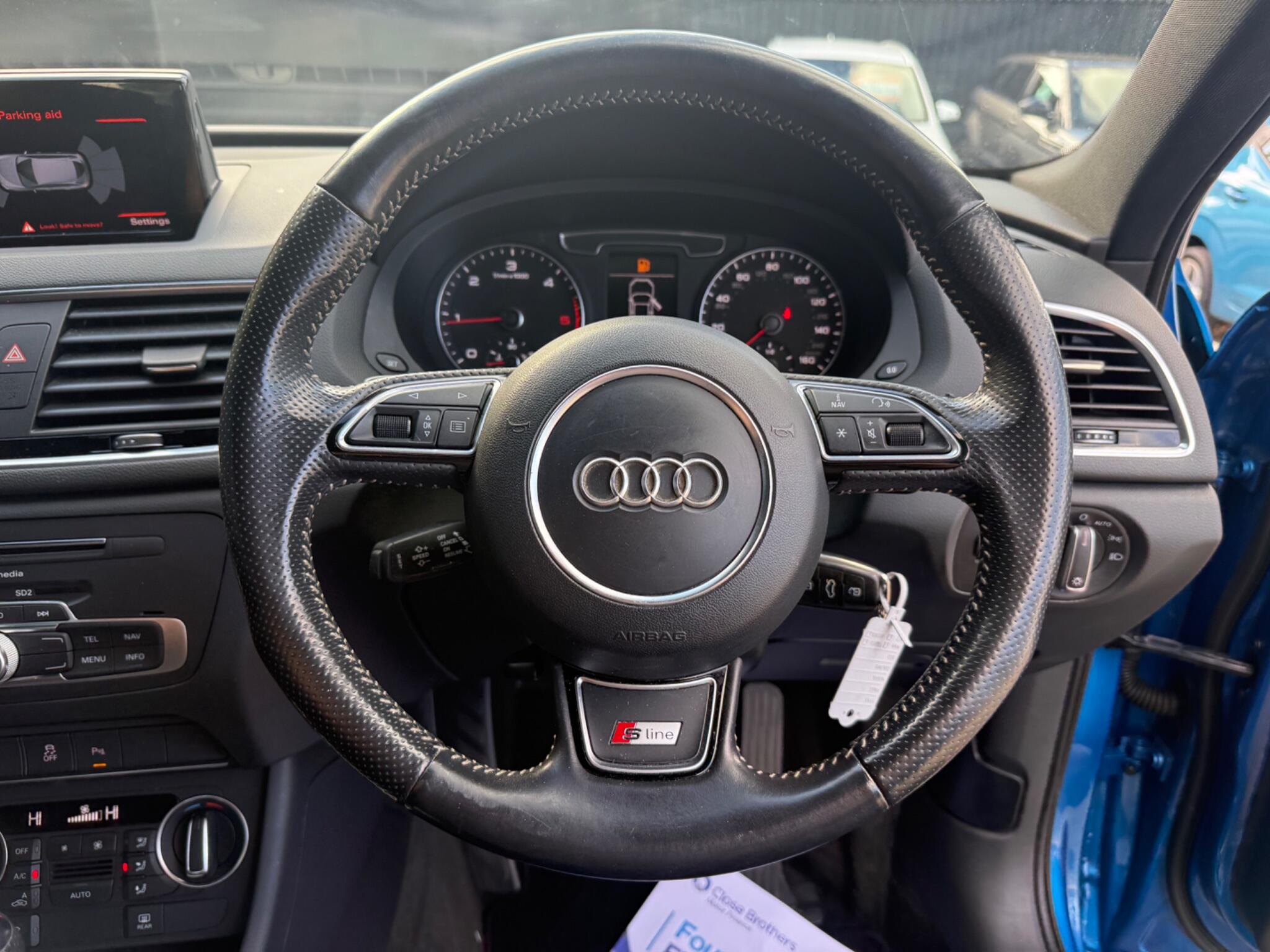 Audi Q3 view 22
