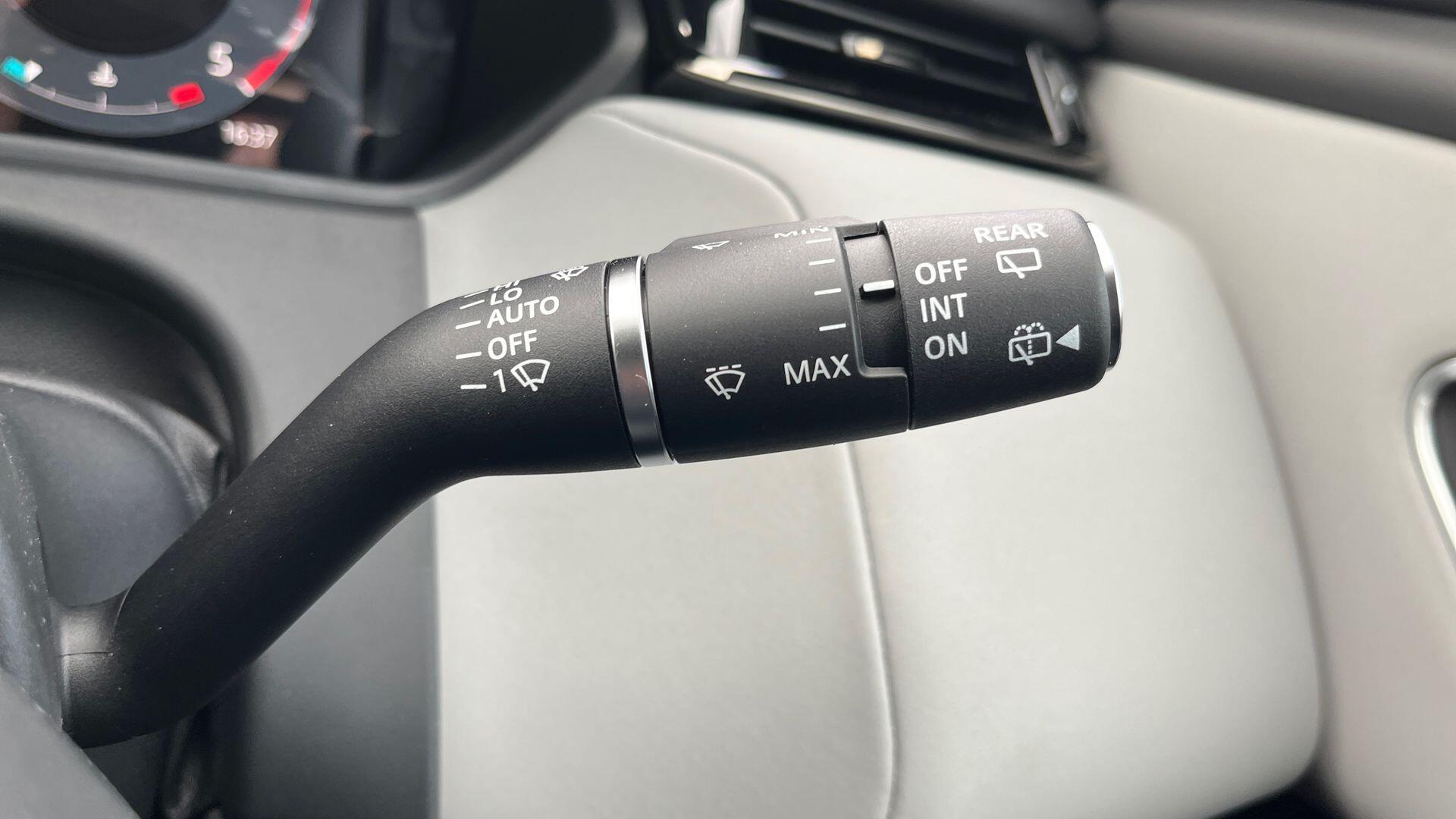 Land Rover Range Rover Velar view 18