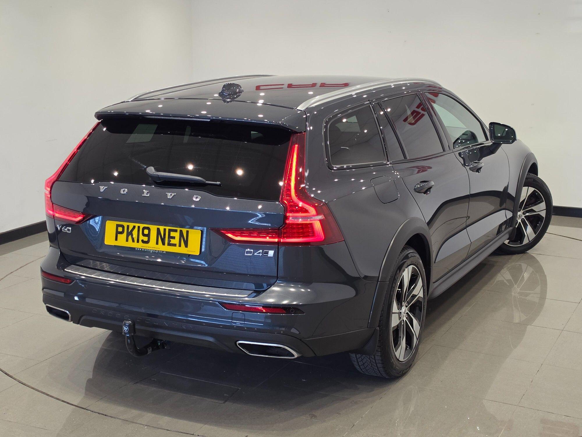 Volvo V60 Cross Country view 8