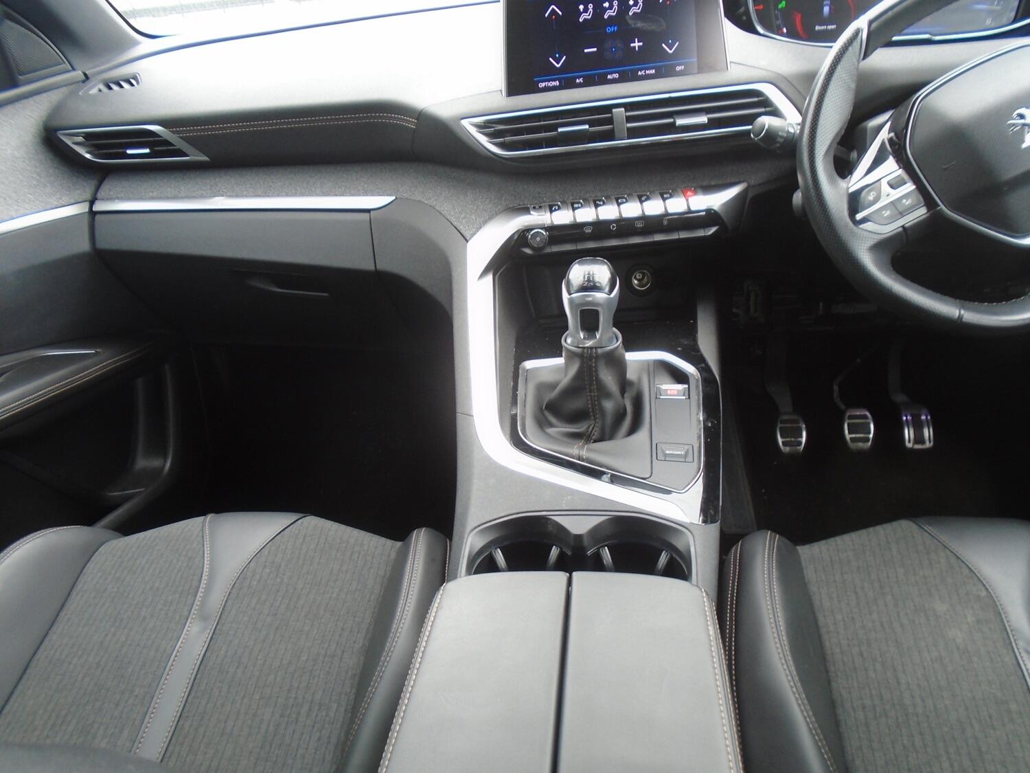 Peugeot 3008 view 9