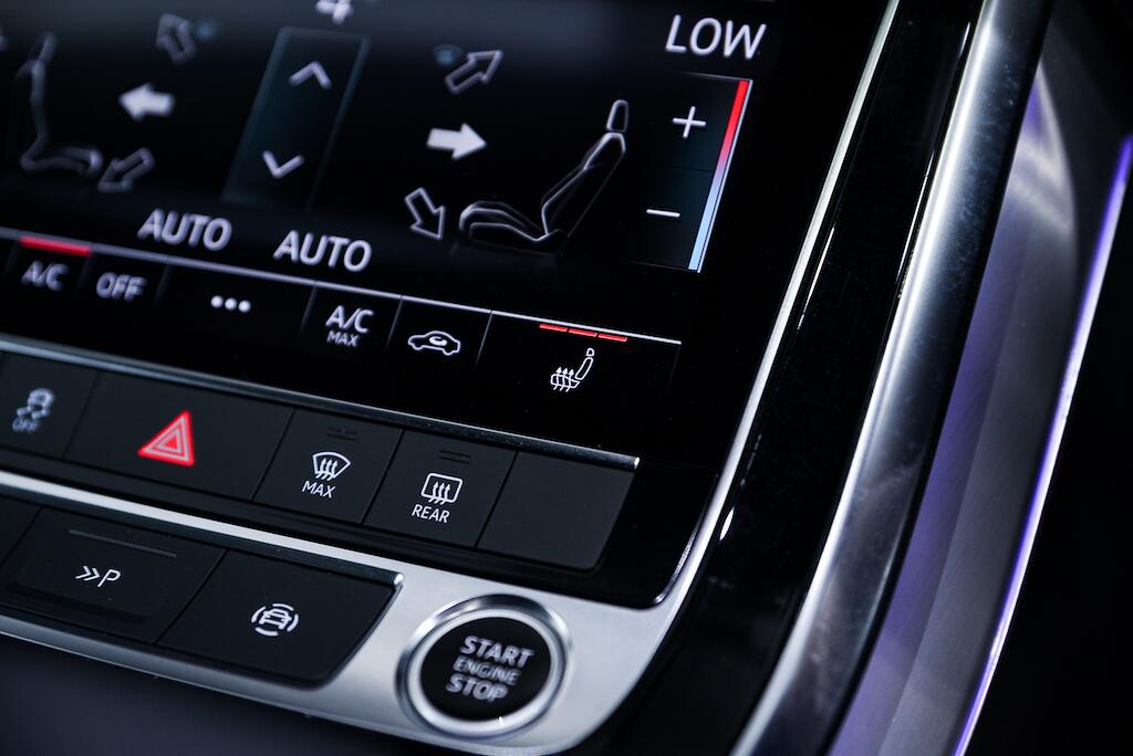 Audi Q7 view 24