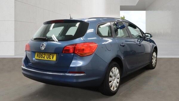 Vauxhall Astra view 3