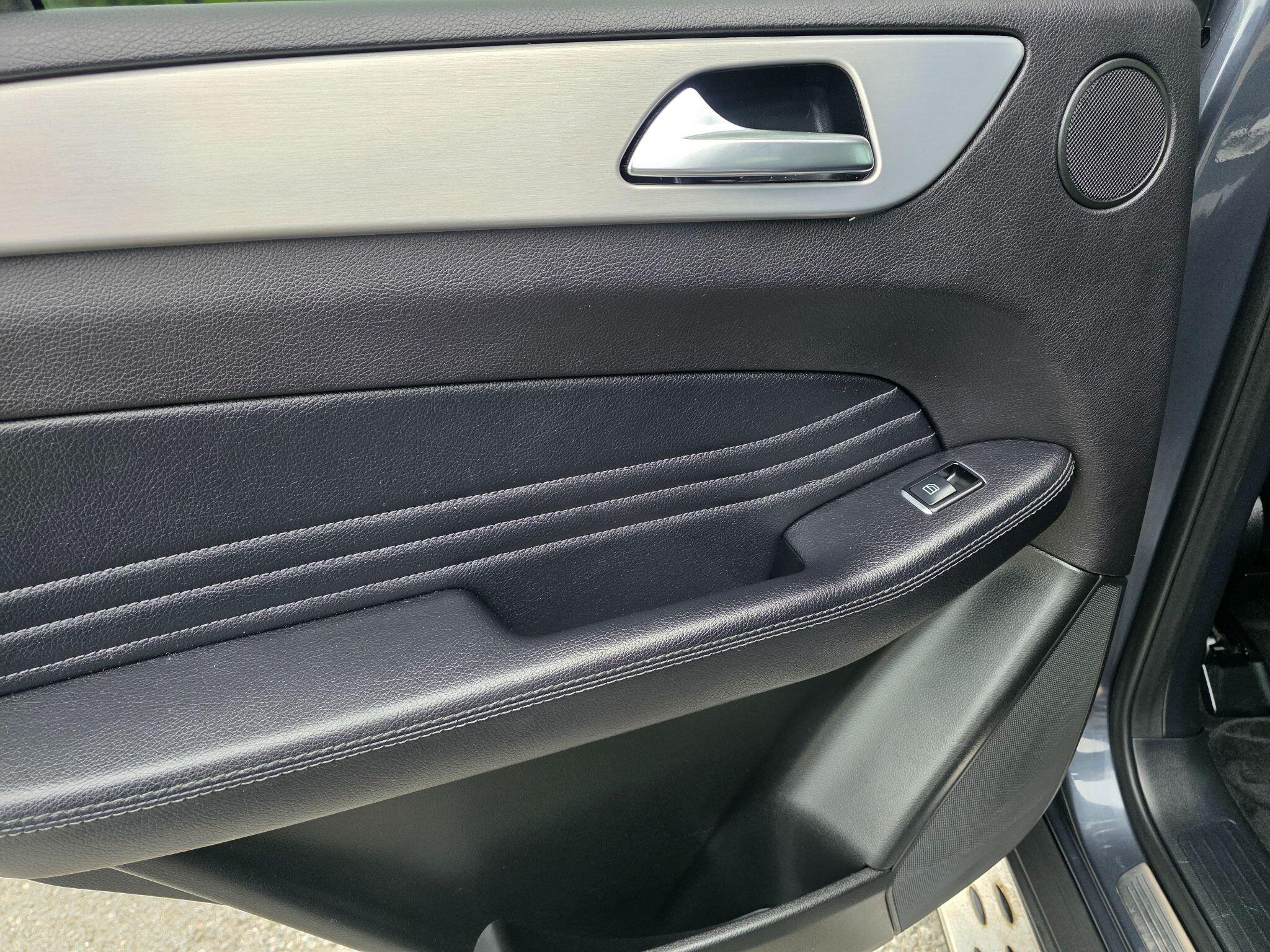 Mercedes-Benz Gle view 26