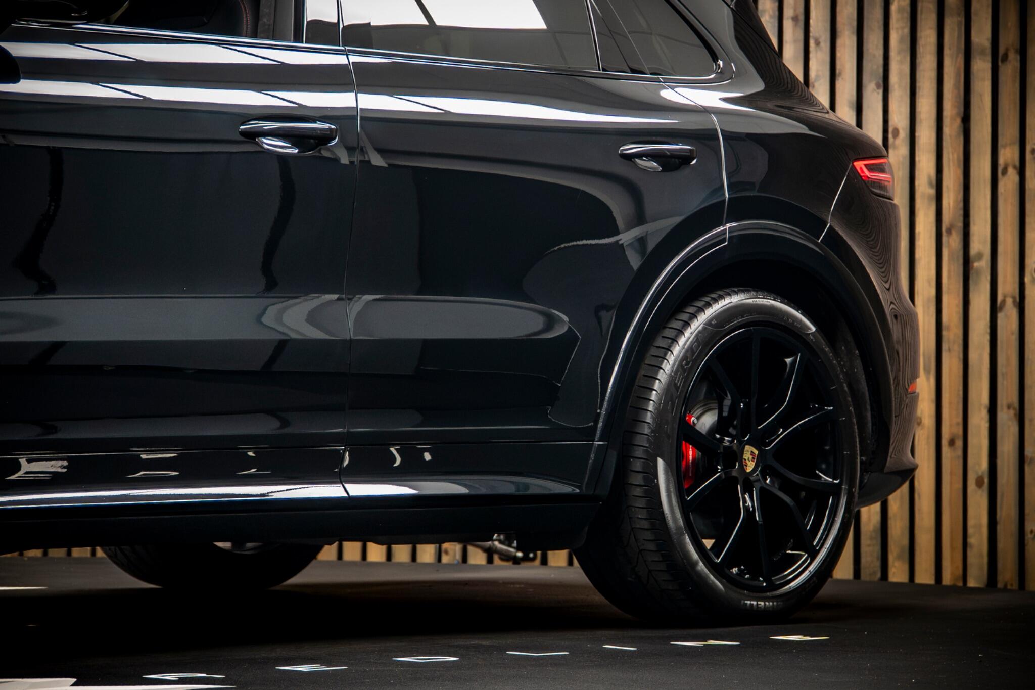 Porsche Cayenne view 16